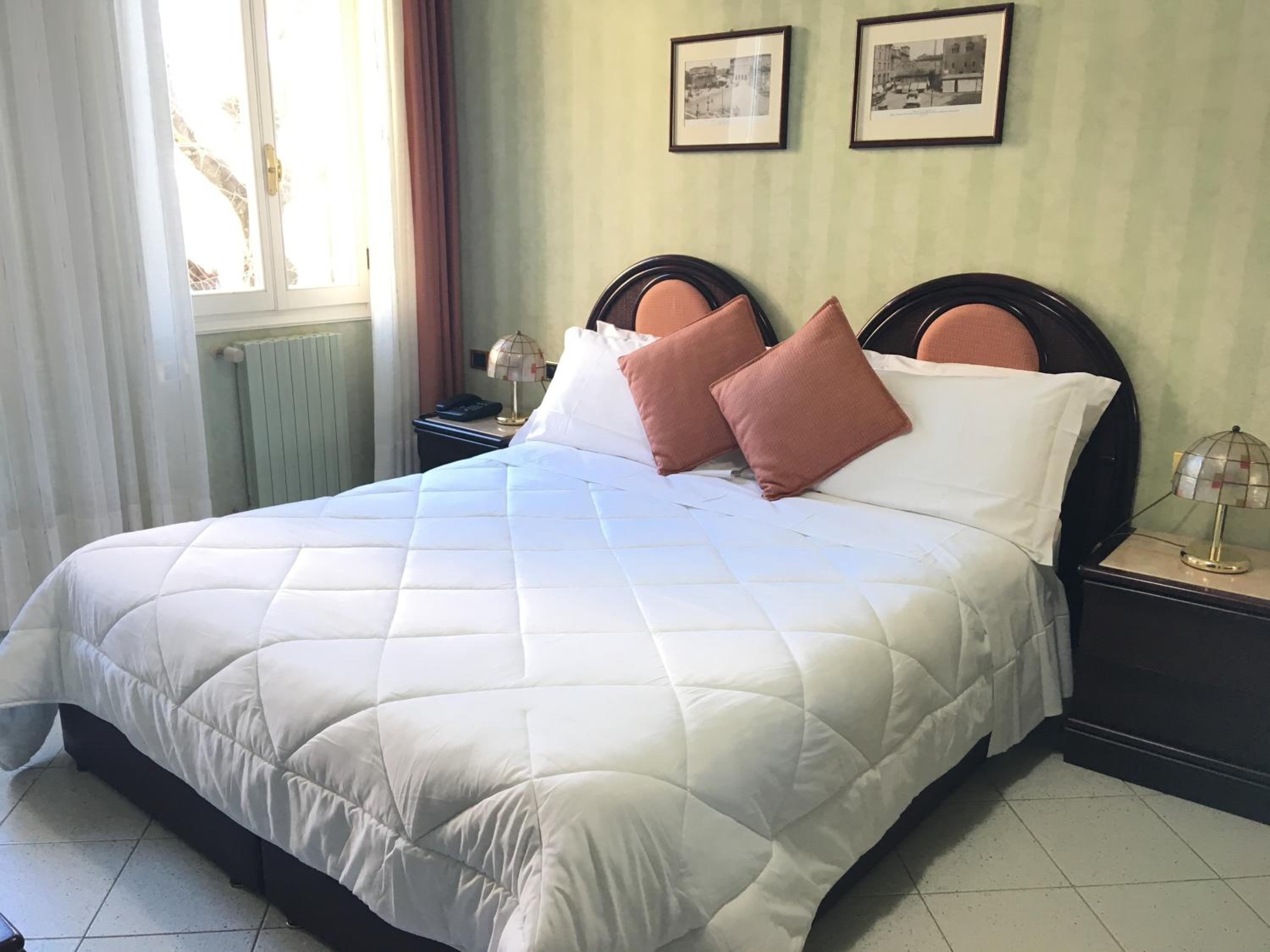 Standard Double Room - Photo 2