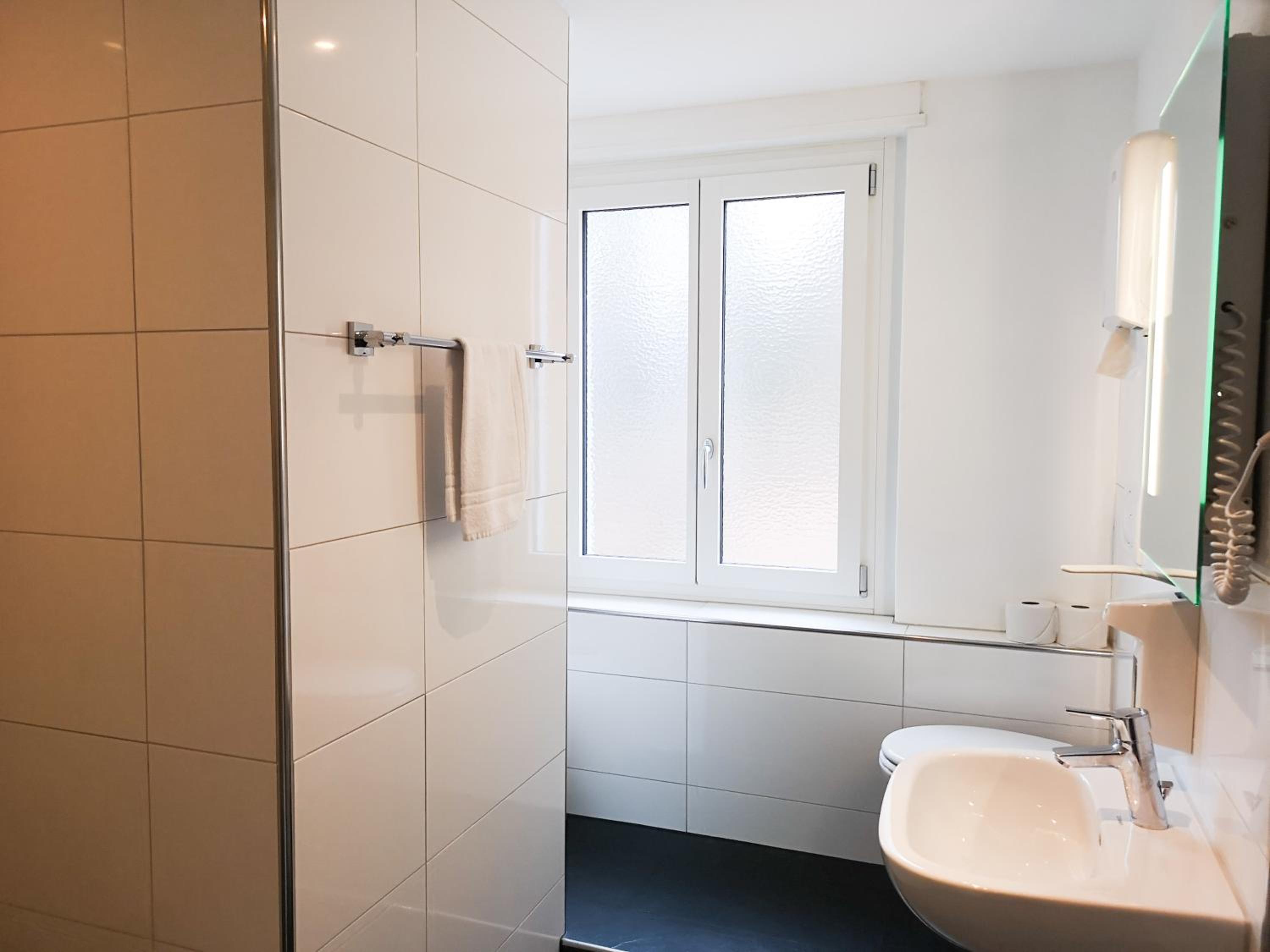 Single Room with Shared Bathroom photo 3