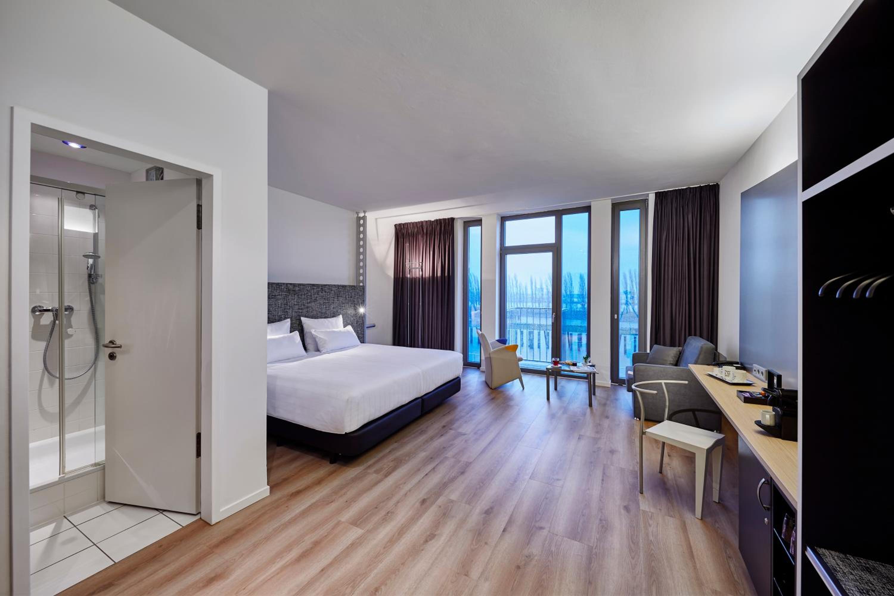 The Innside Premium Room (2 Adults + 2 Children)