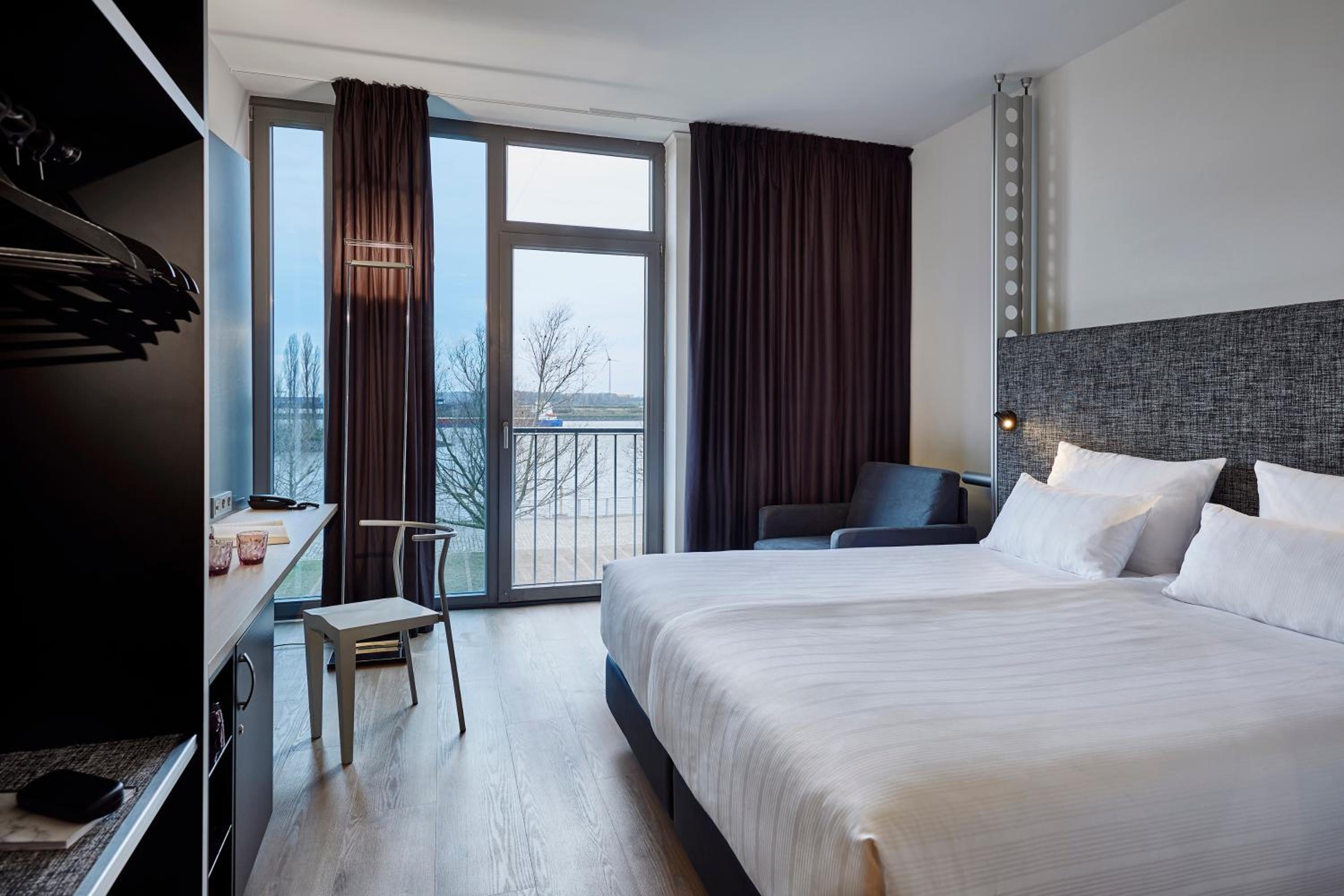 The Innside Room - River View thumbnail 6