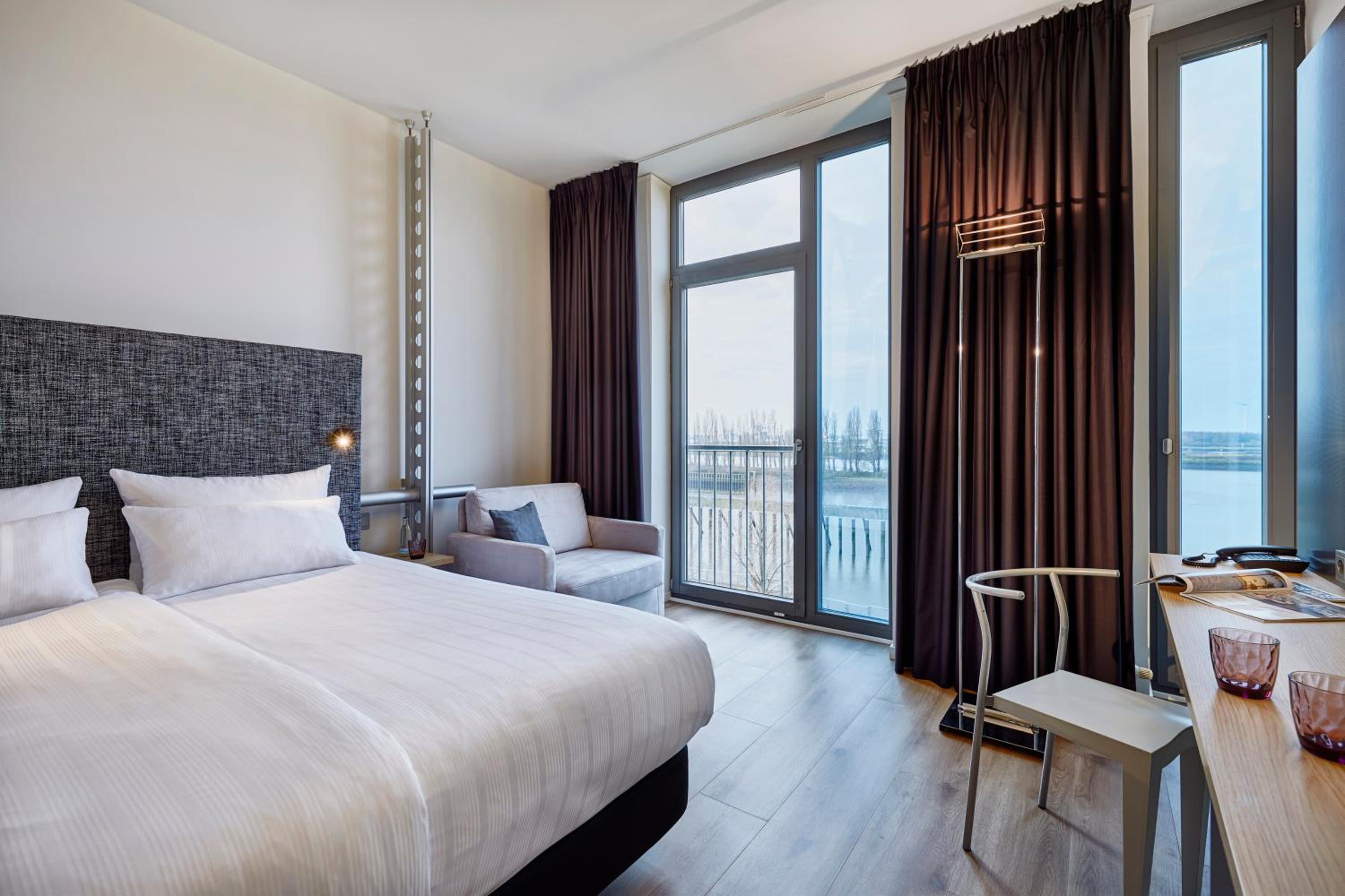 The Innside Room - River View