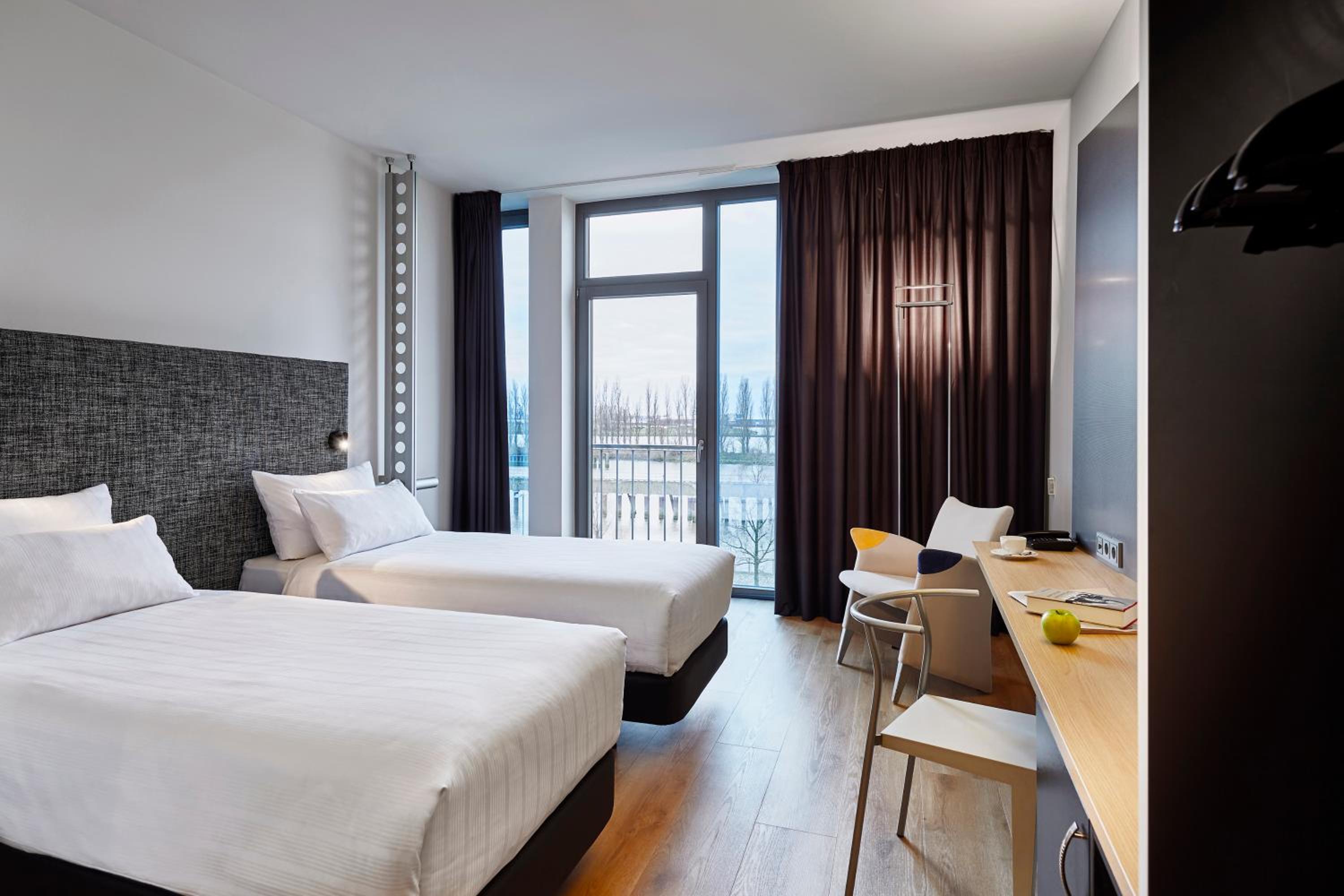 The Innside Room - River View