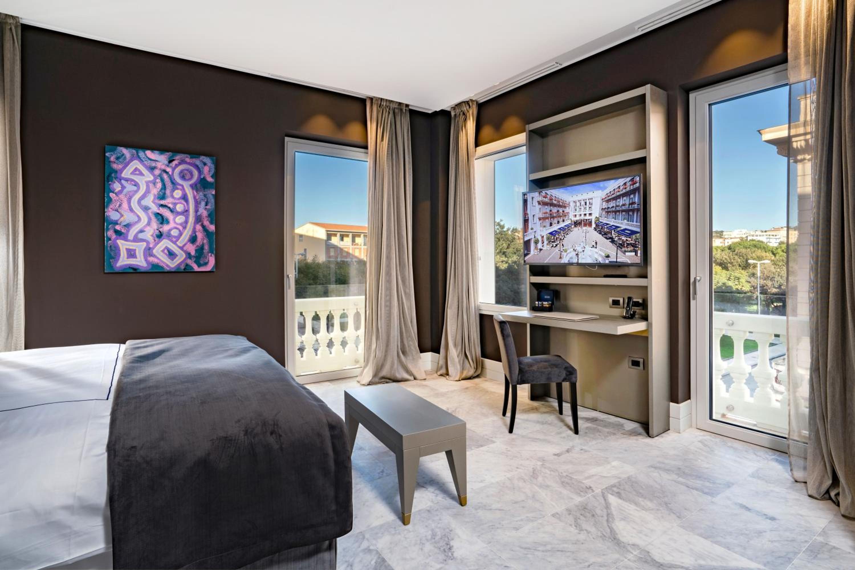 Suite - Photo 2