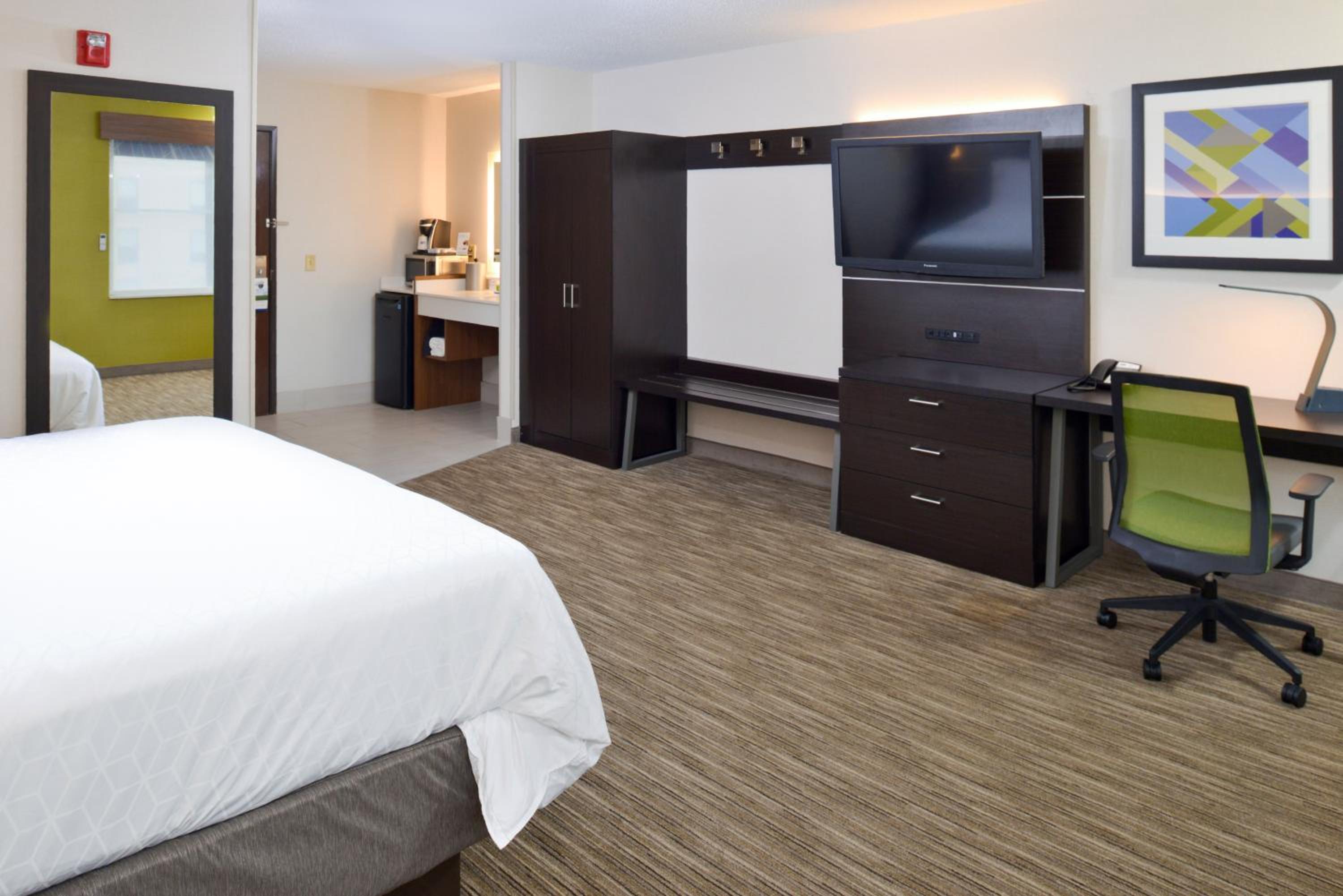 Standard King Room - Photo 2
