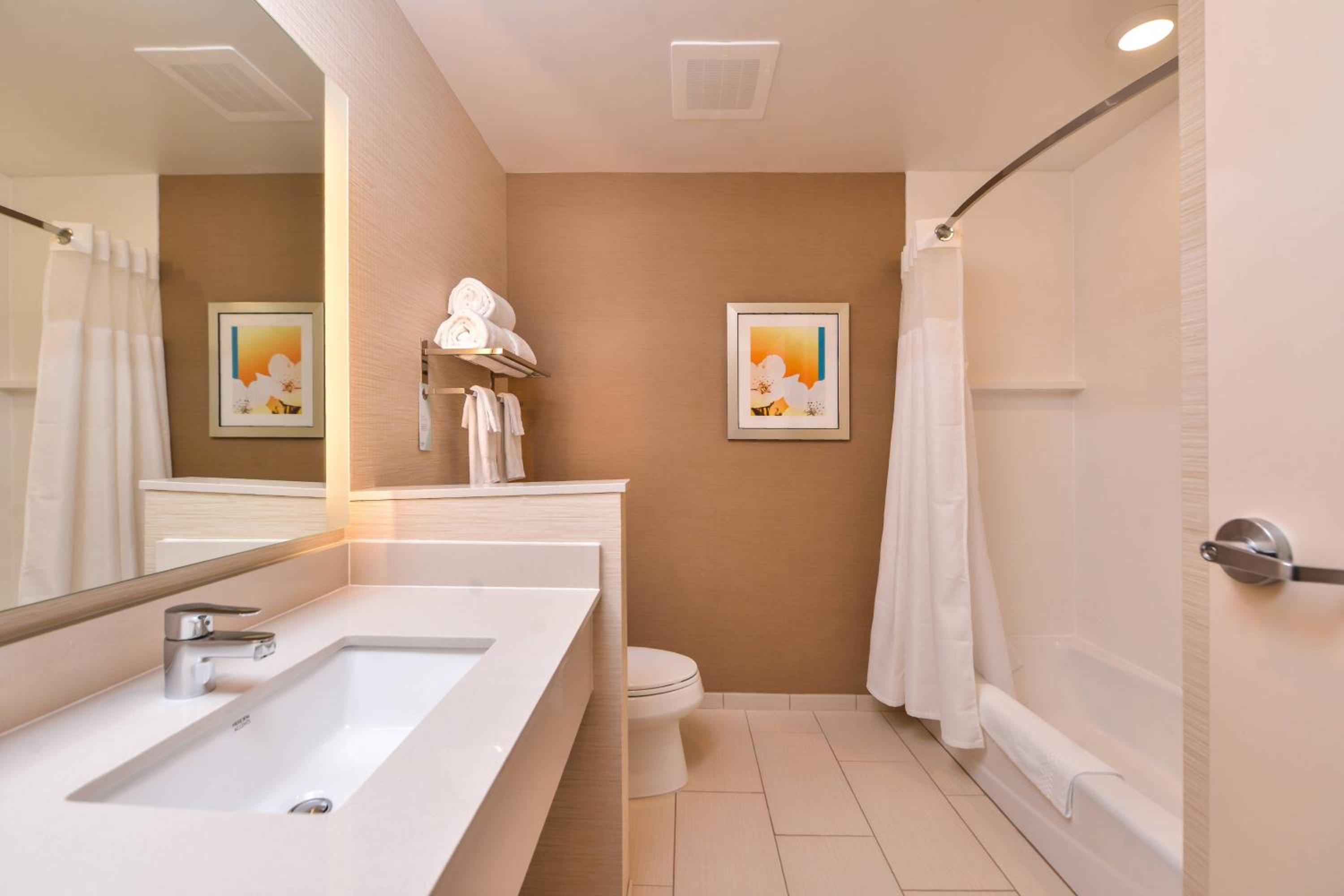 Fairfield Inn & Suites by Marriott Warrensburg, Photo 2
