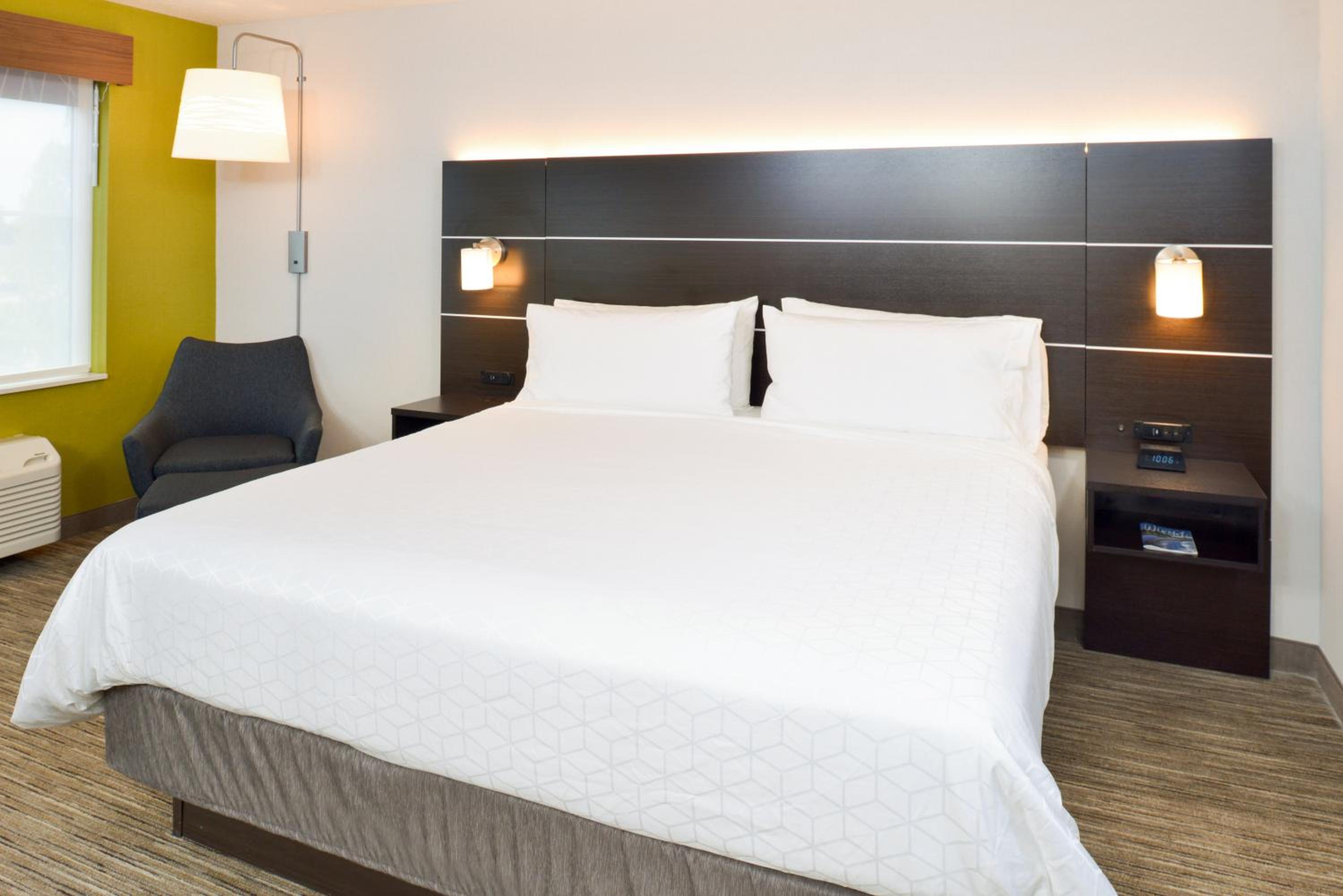 Standard King Room - Photo 3