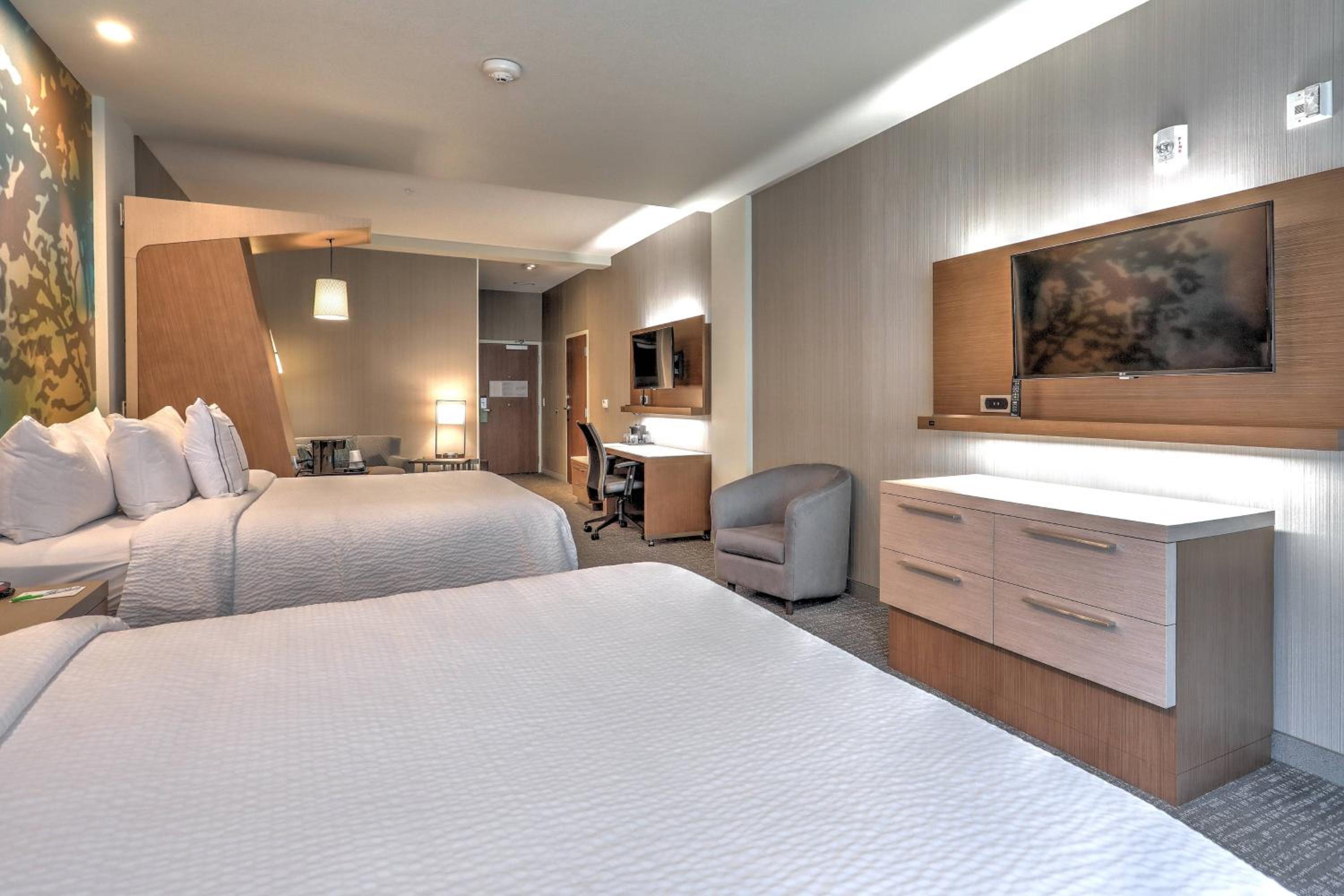 Studio with Two Queen Beds and Sofa Bed - Hearing Accessible