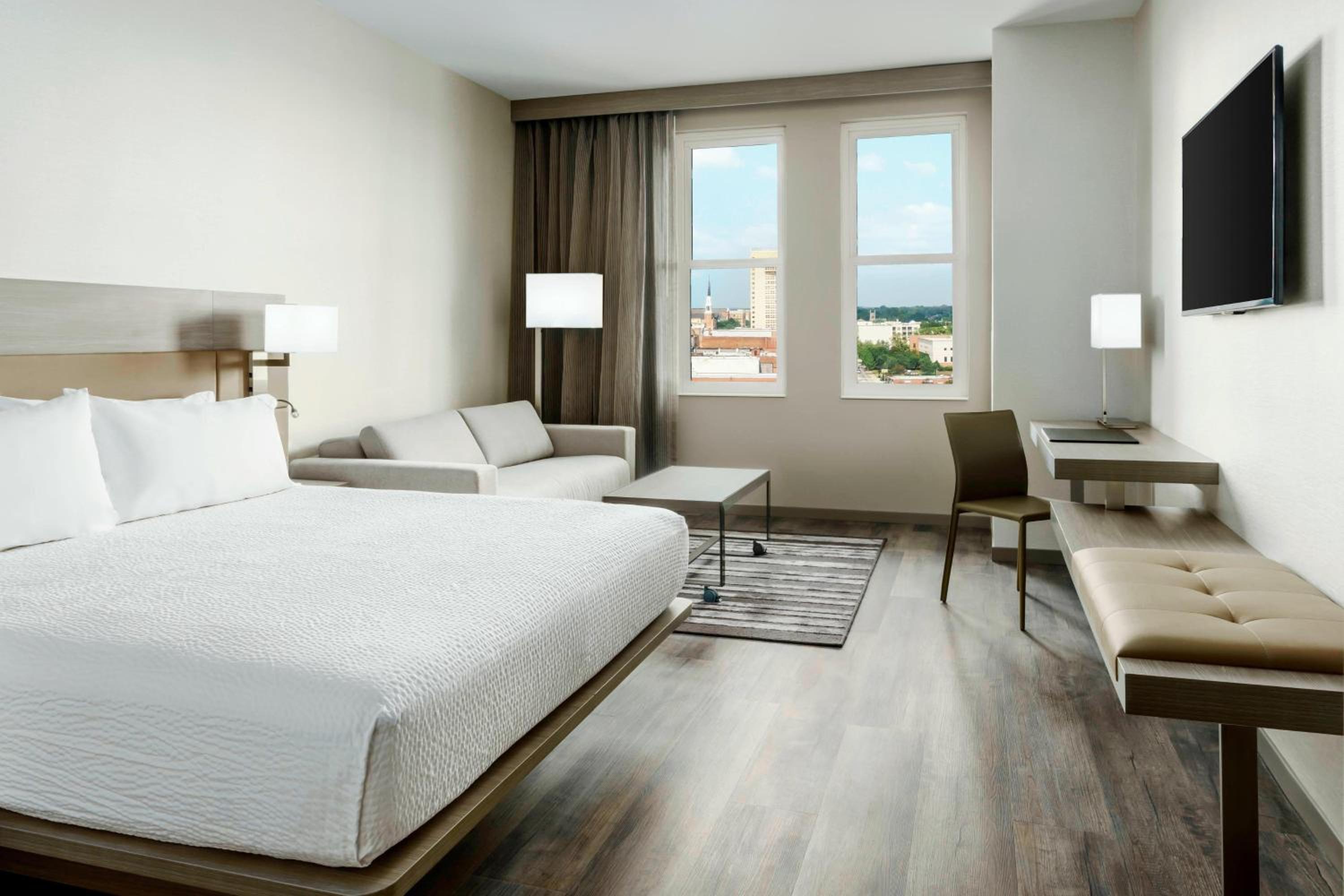 King Room with High Floor and Sofa Bed - Hearing Accessible