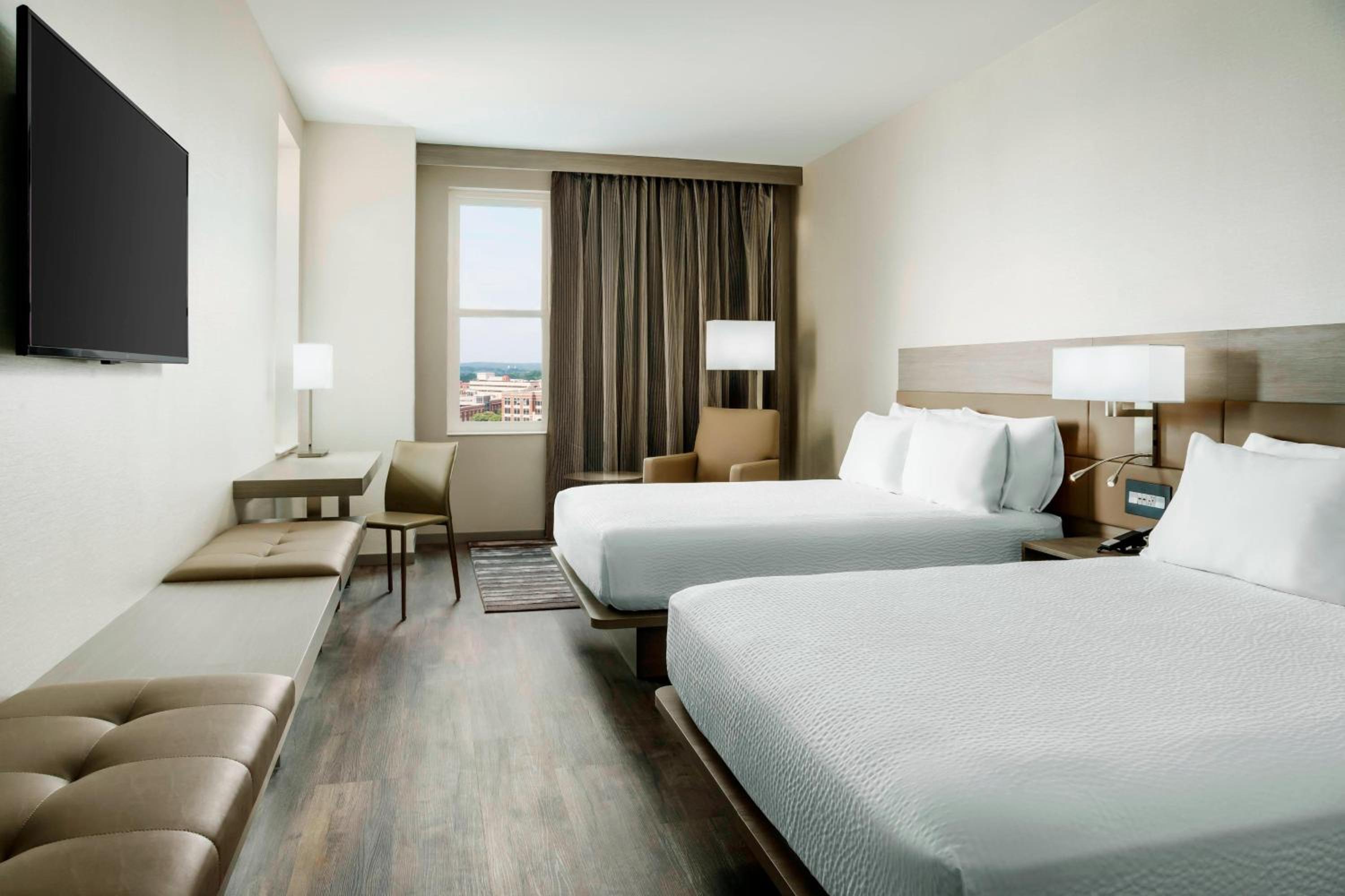 Queen Room with Two Queen Beds and High Floor - Hearing Accessible
