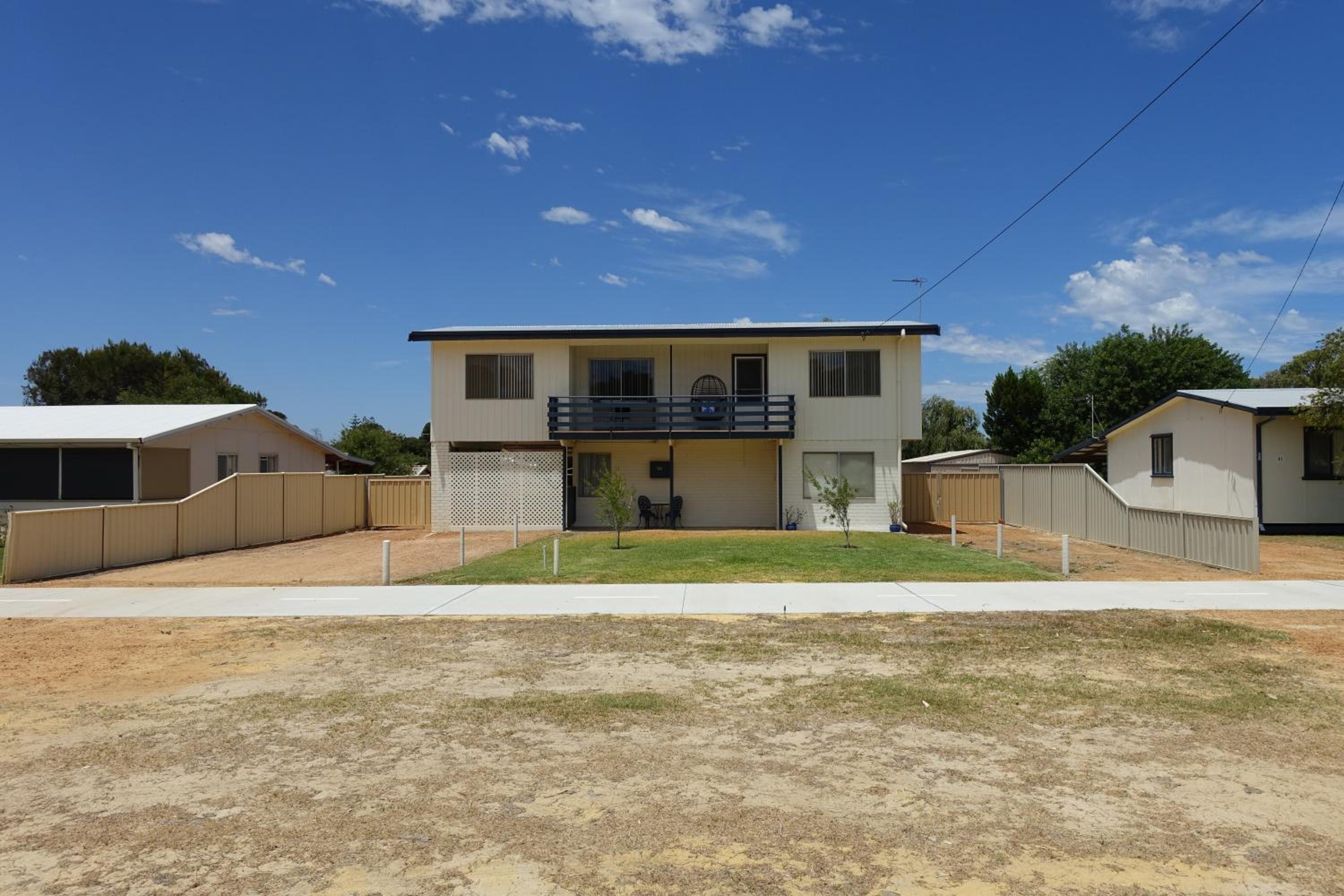 Three-Bedroom House photo 2