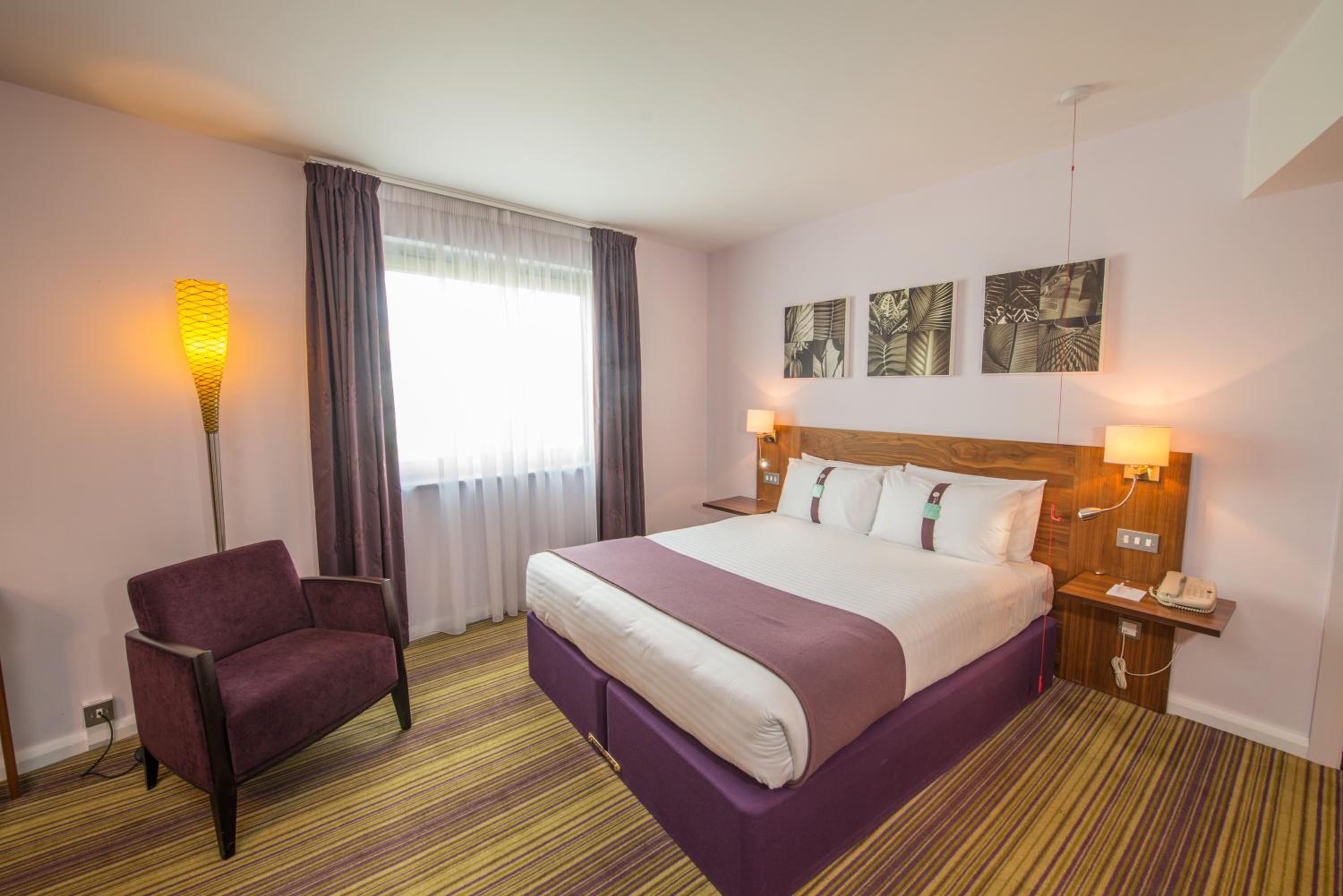 Standard King Room - Accessible photo 1