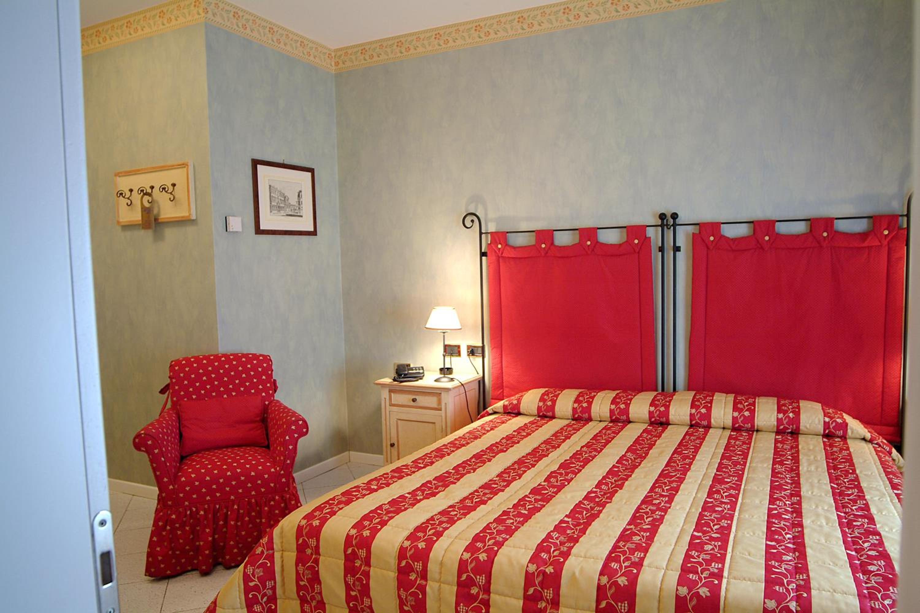 Economy Double Room photo 2