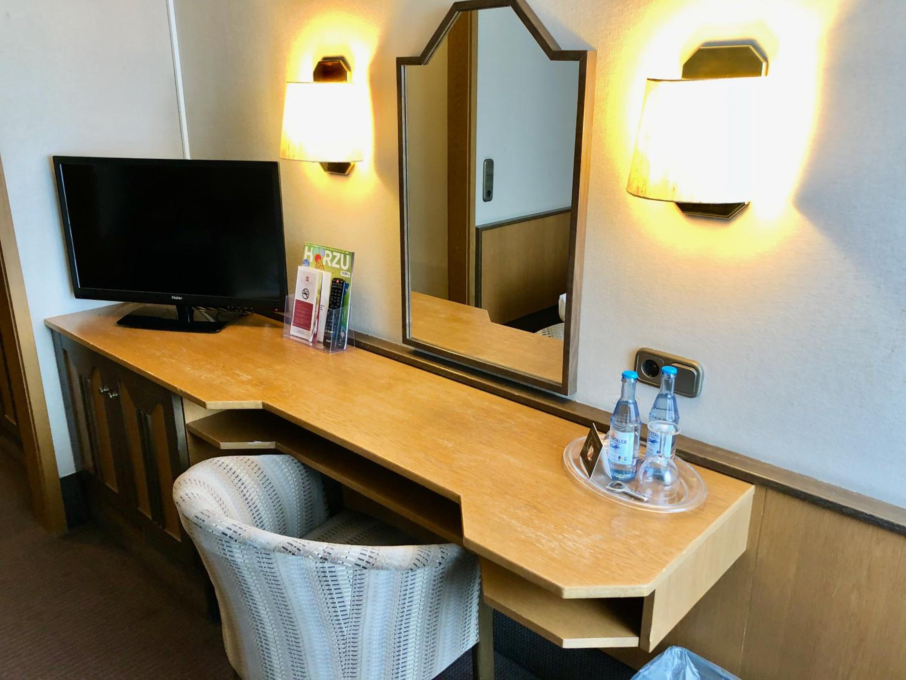 Economy Twin Room photo 2