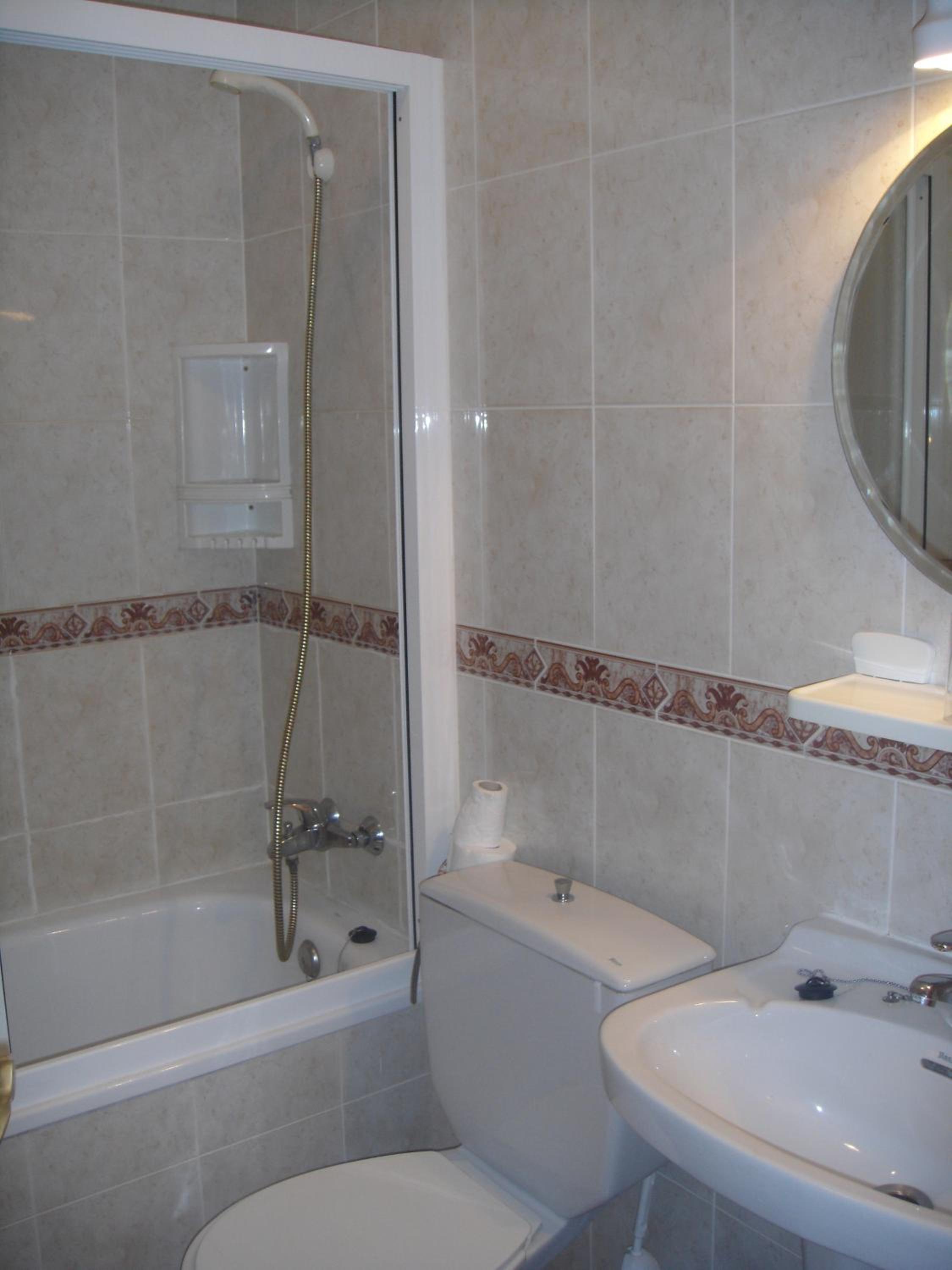 Quadruple Room - Photo 3