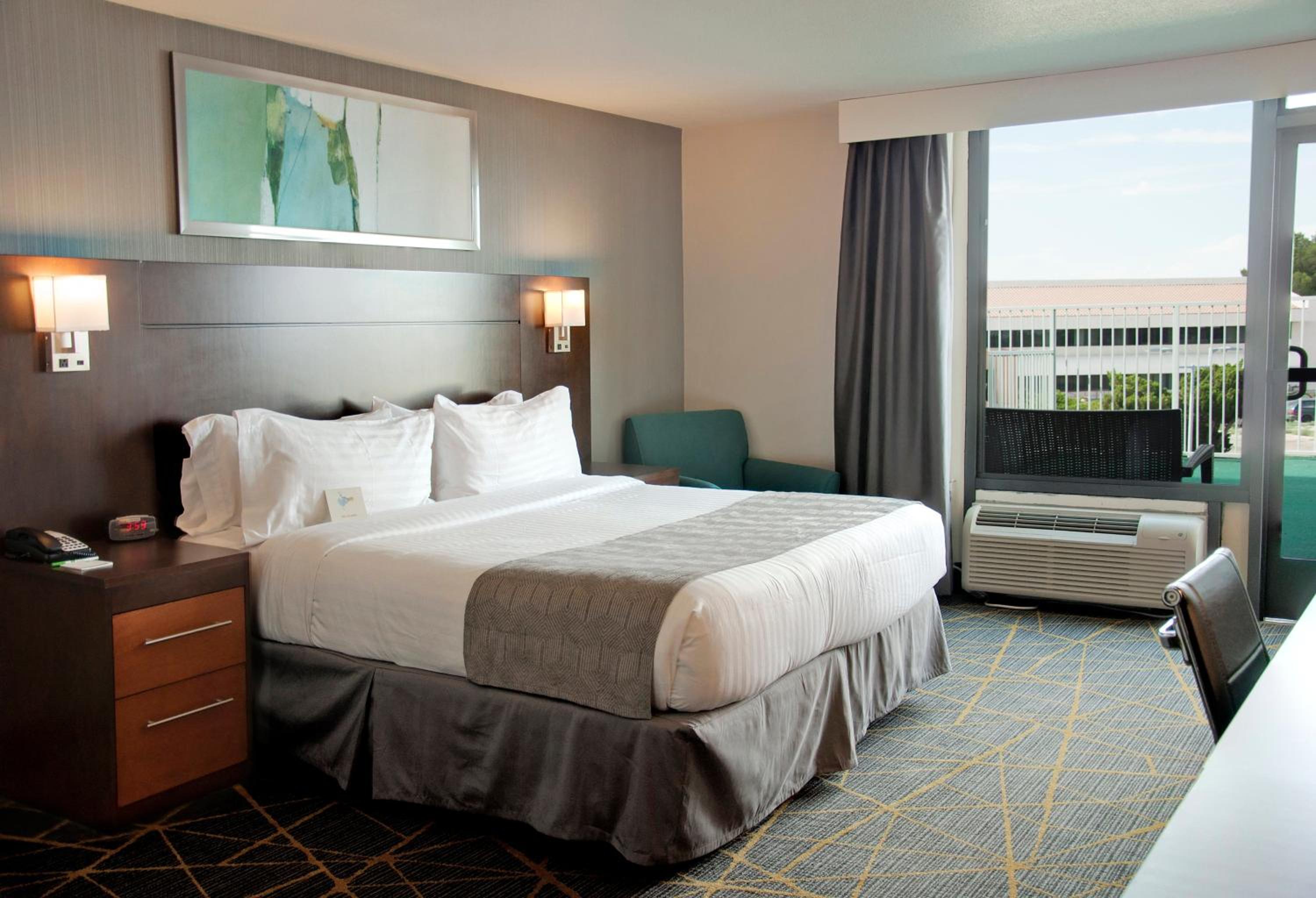 Standard King Room - Photo 3