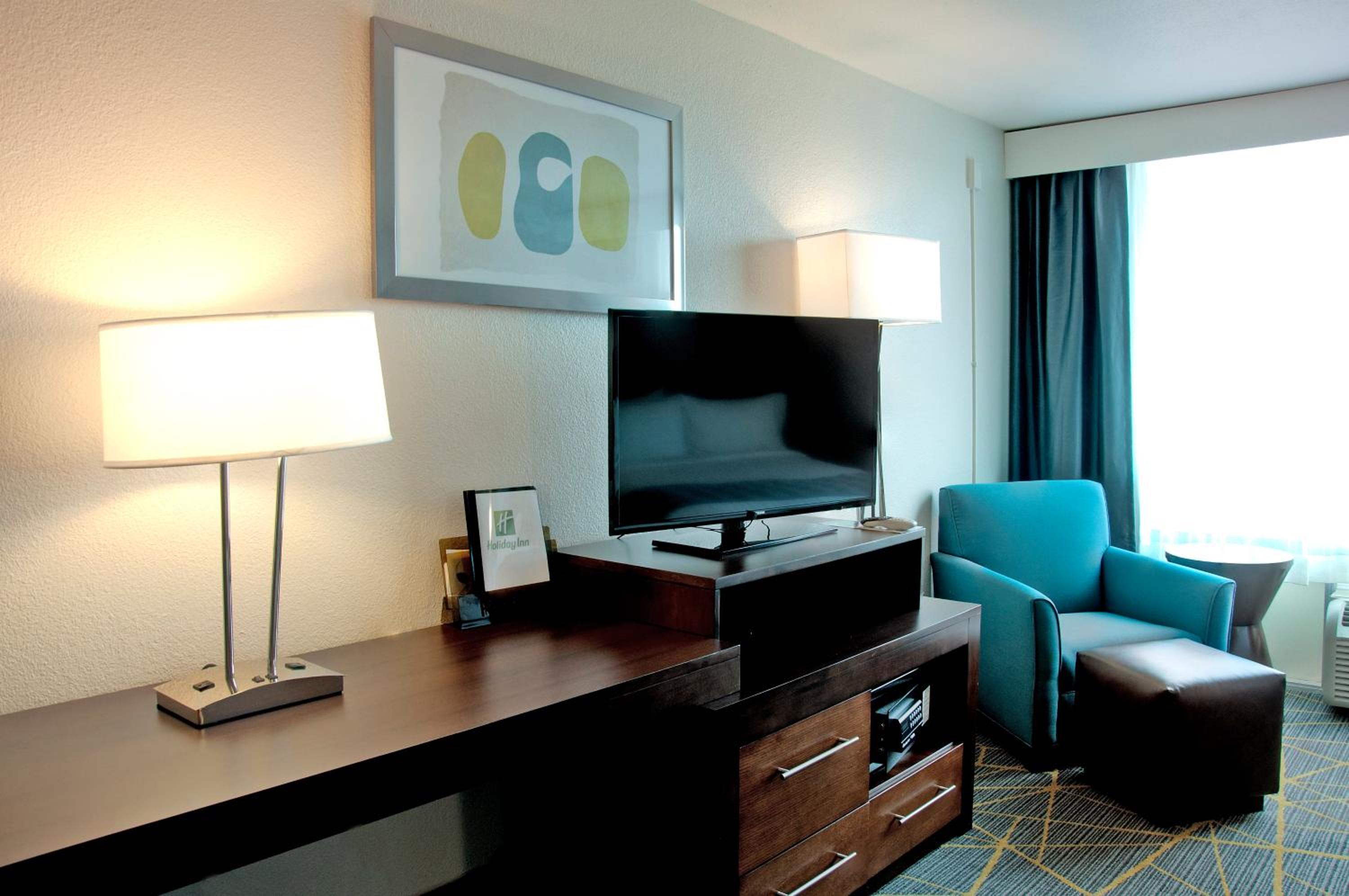 Standard King Room - Photo 5