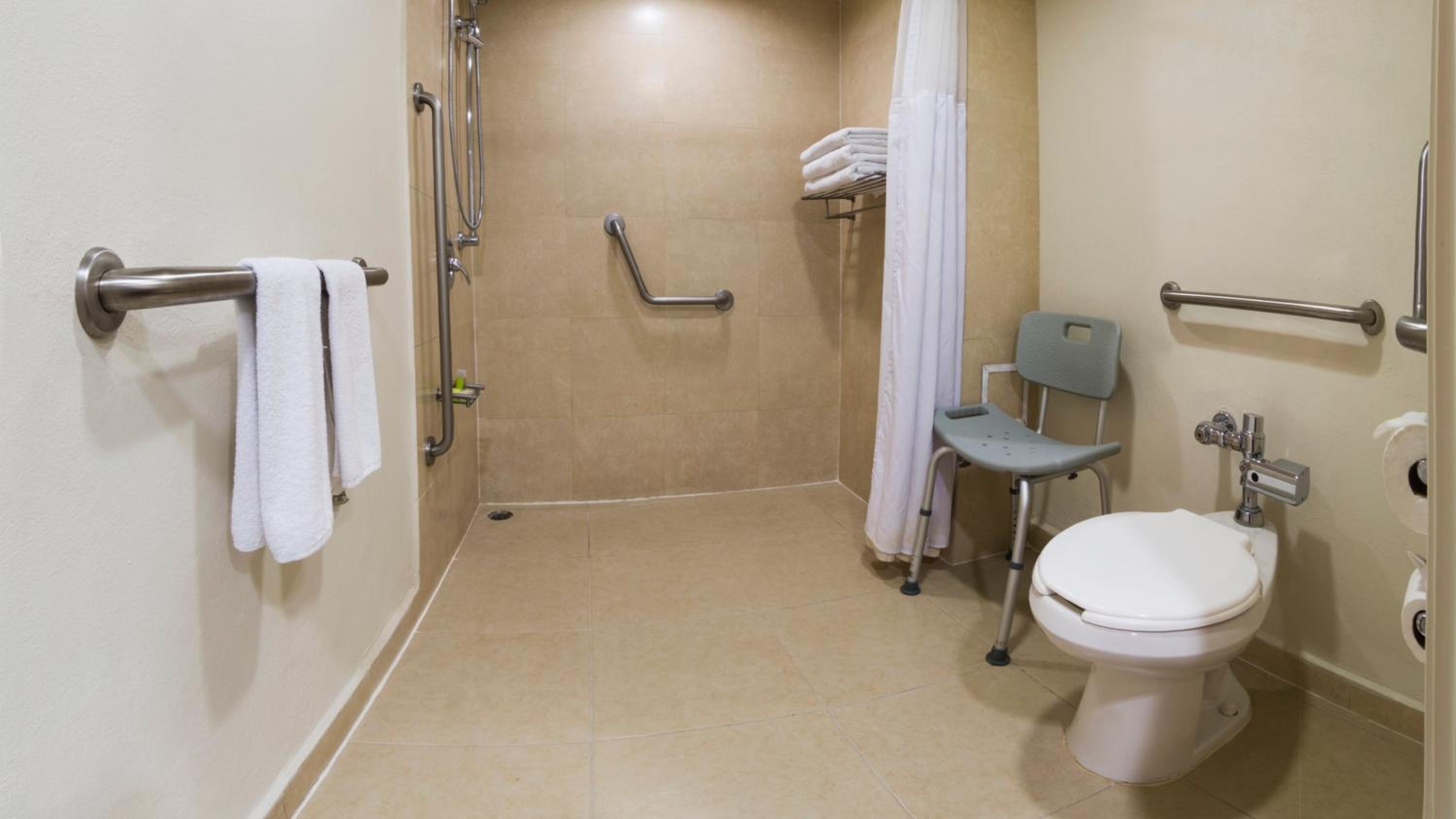 Standard King Room - Accessible - Photo 2