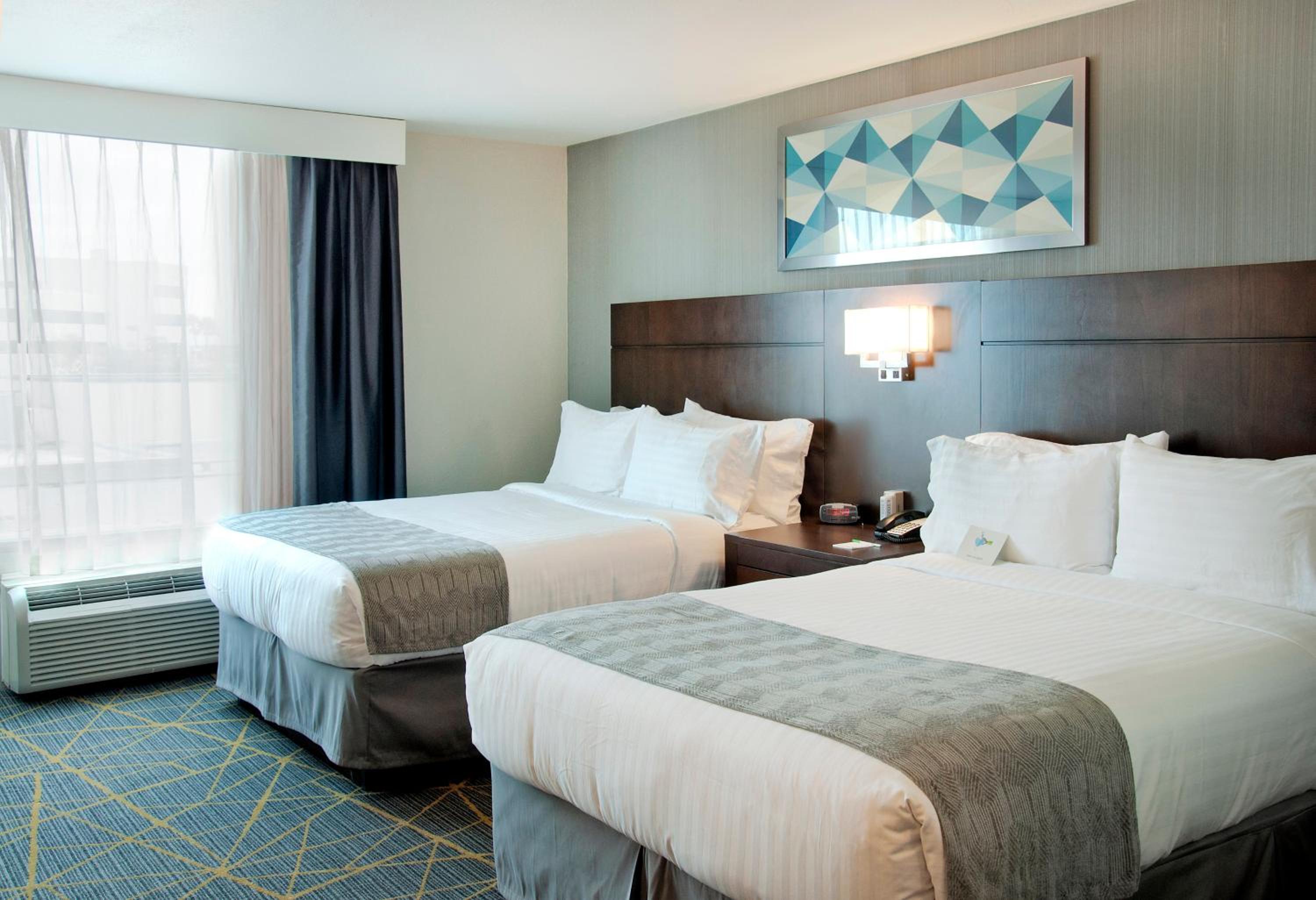 Standard Room with Two Queen Beds - Photo 1