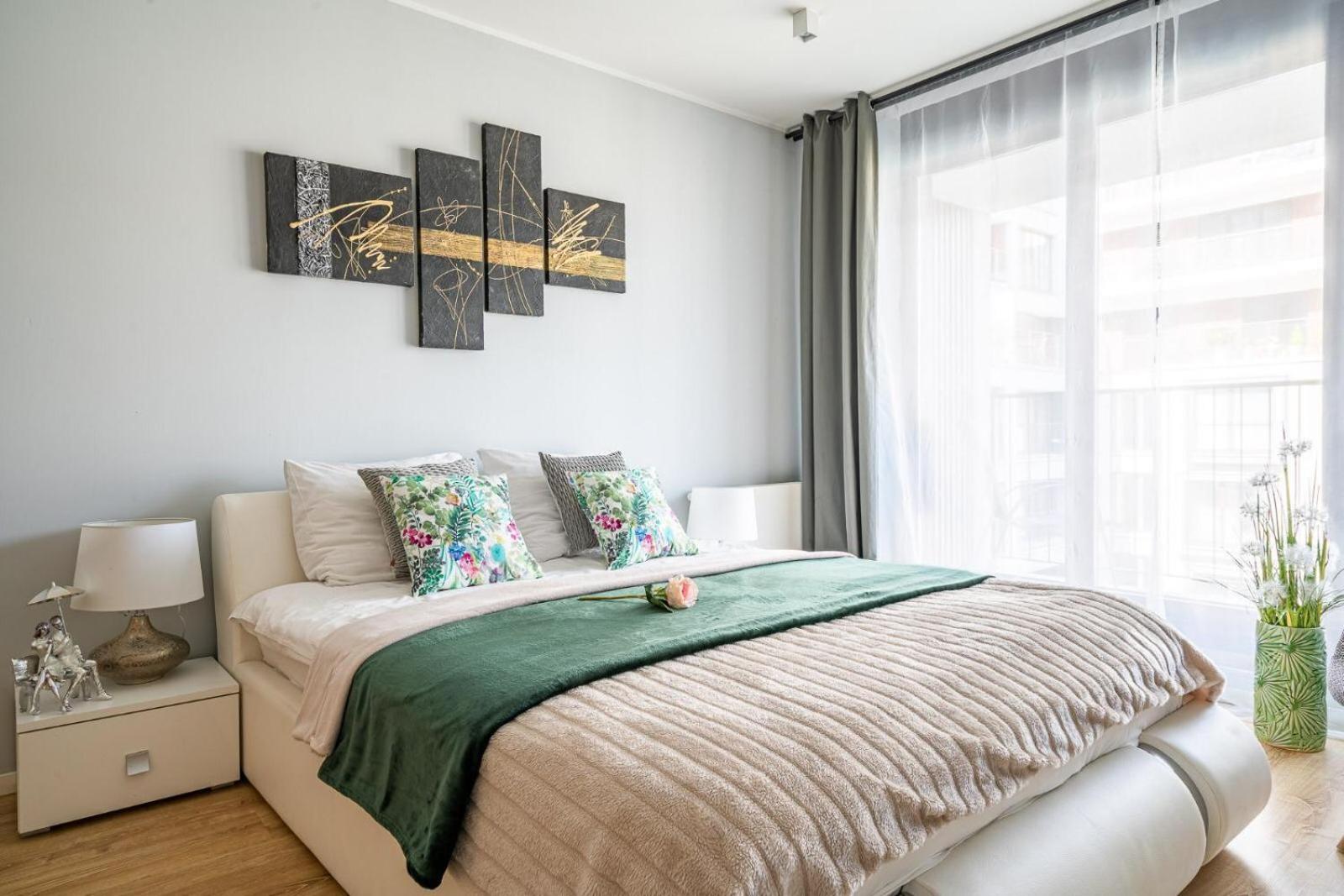 Studio Apartment - Photo 1
