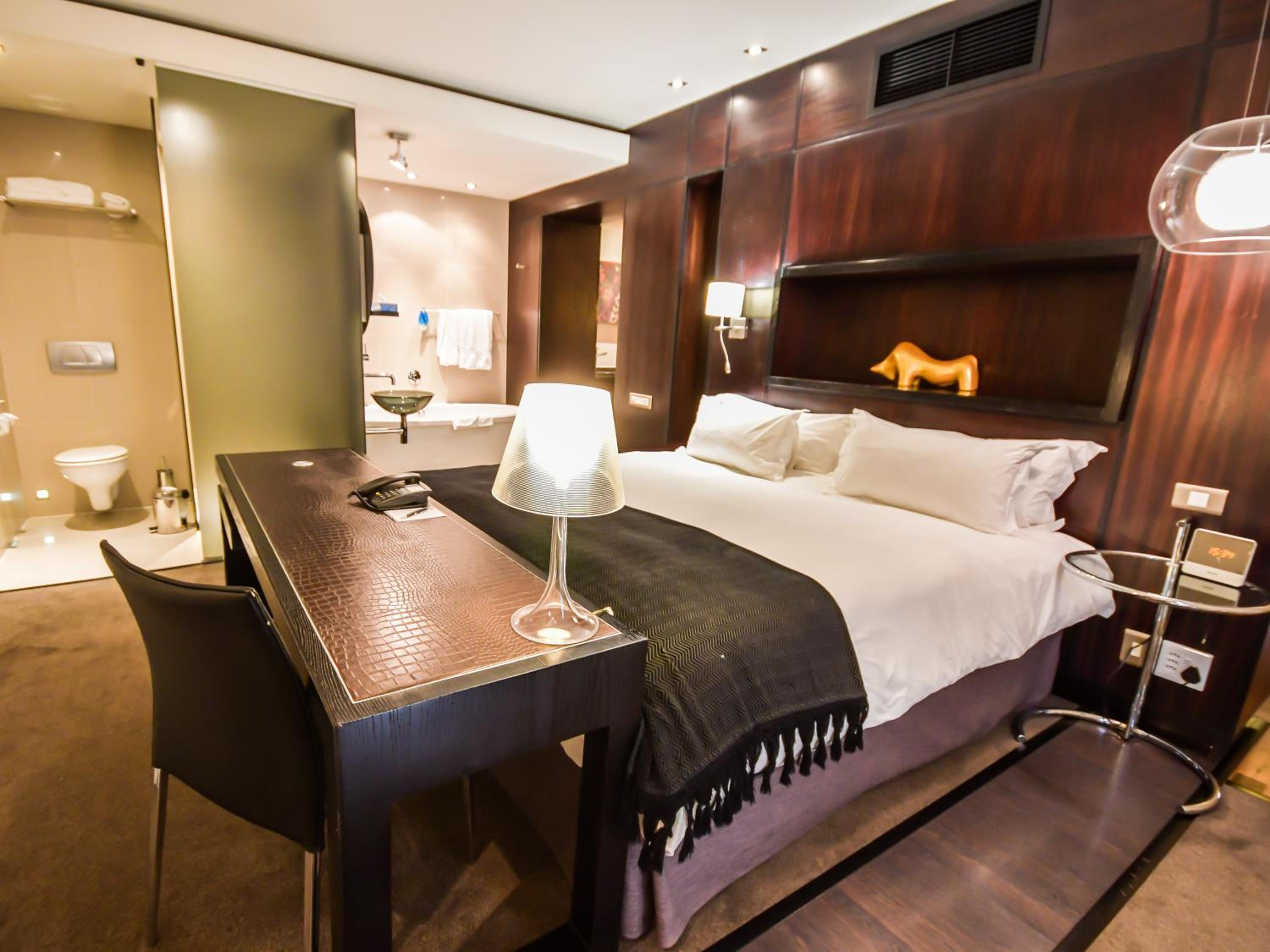 Executive Suite - Photo 2