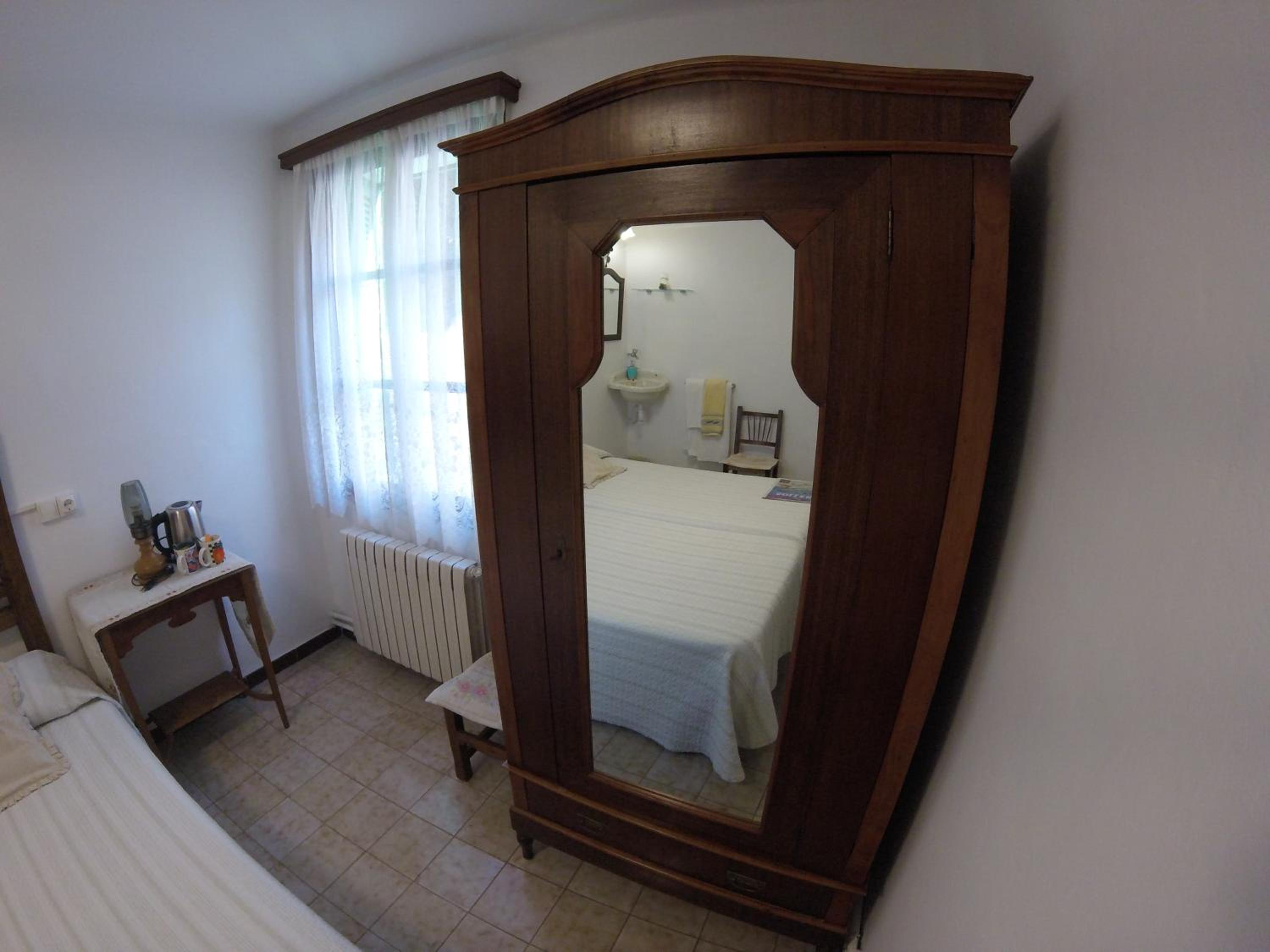 Habitación Doble con Baño Compartido
