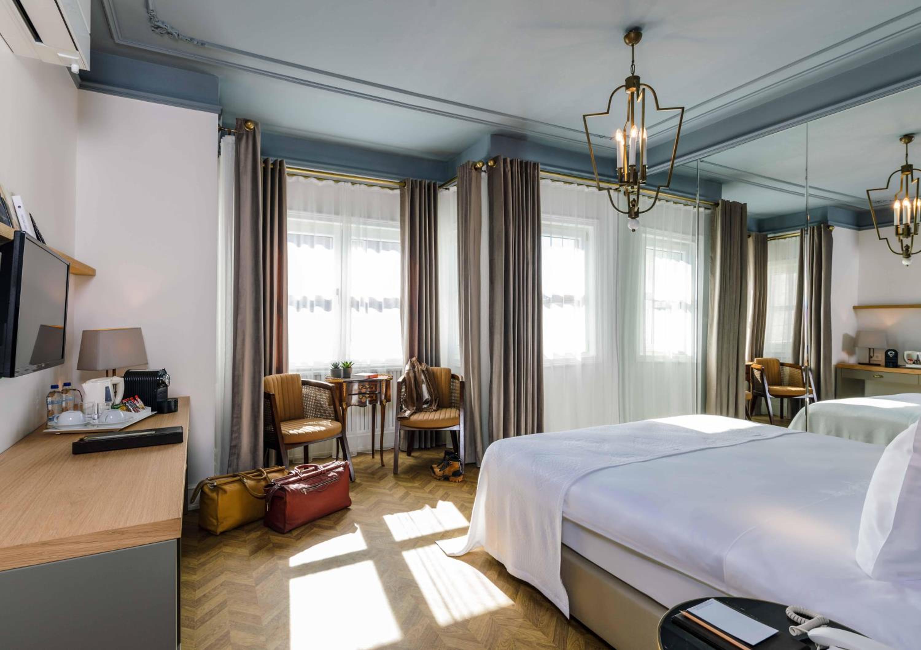 Deluxe King Room photo 1