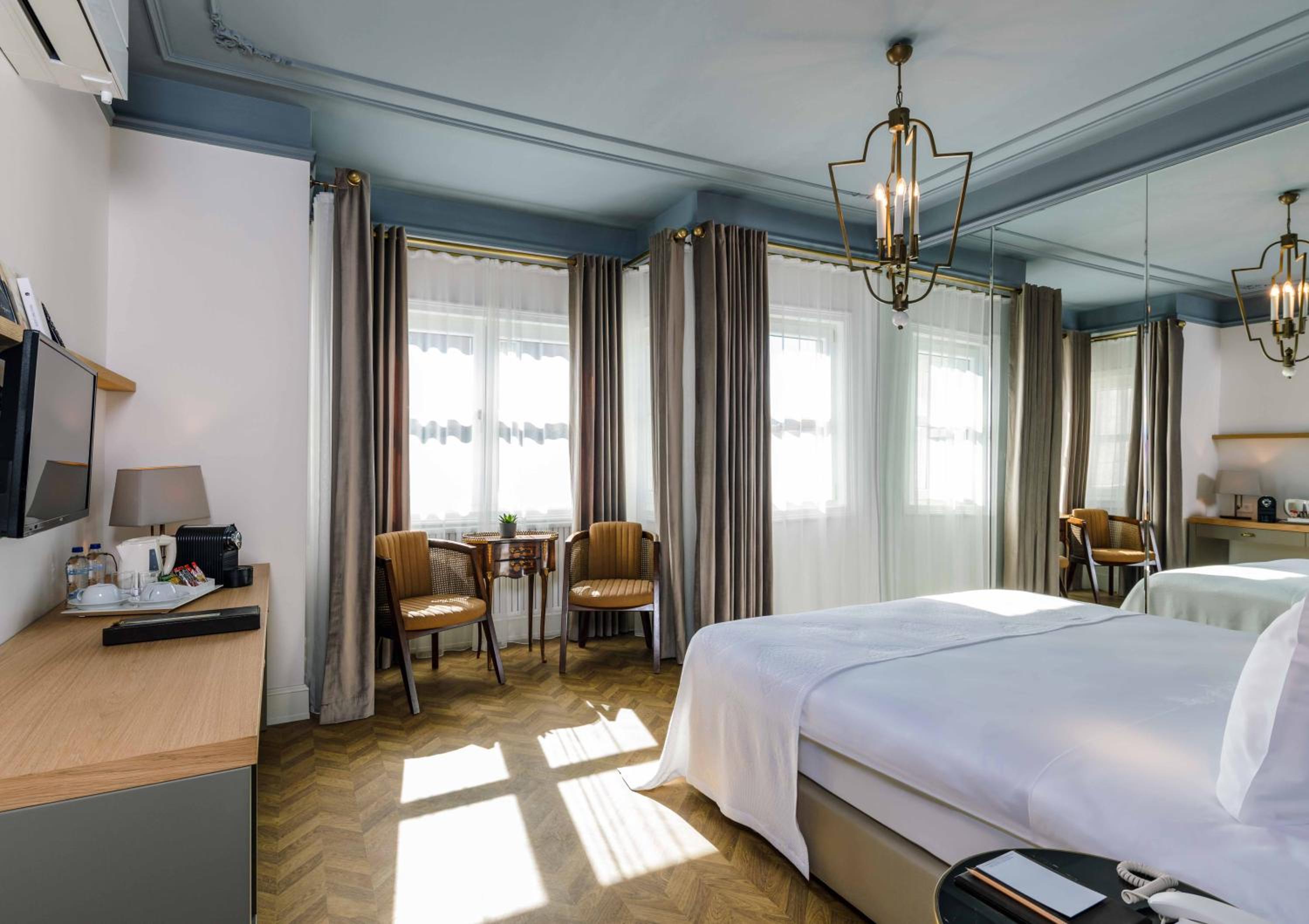 Deluxe King Room photo 3