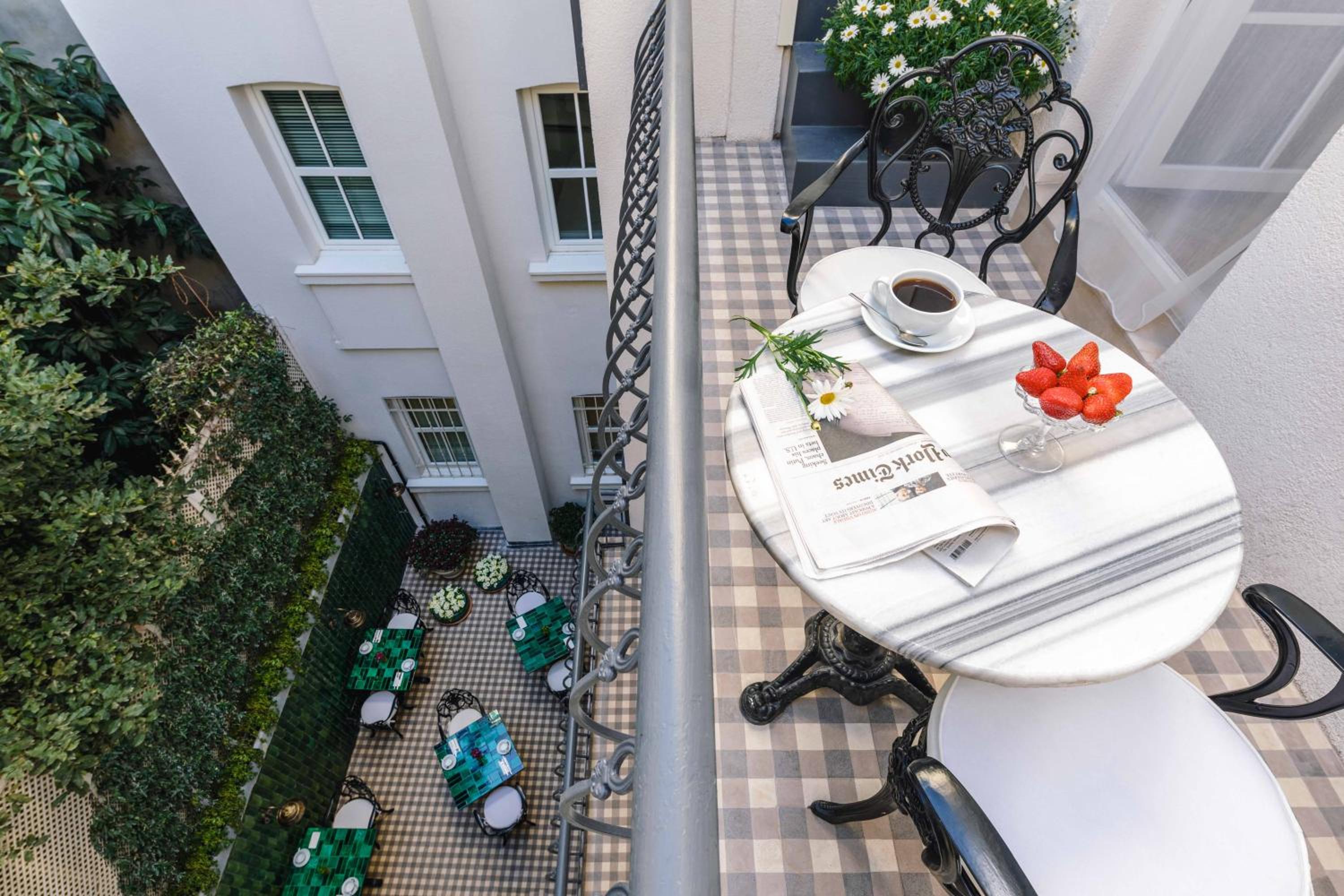 Deluxe Double Room with Balcony photo 2