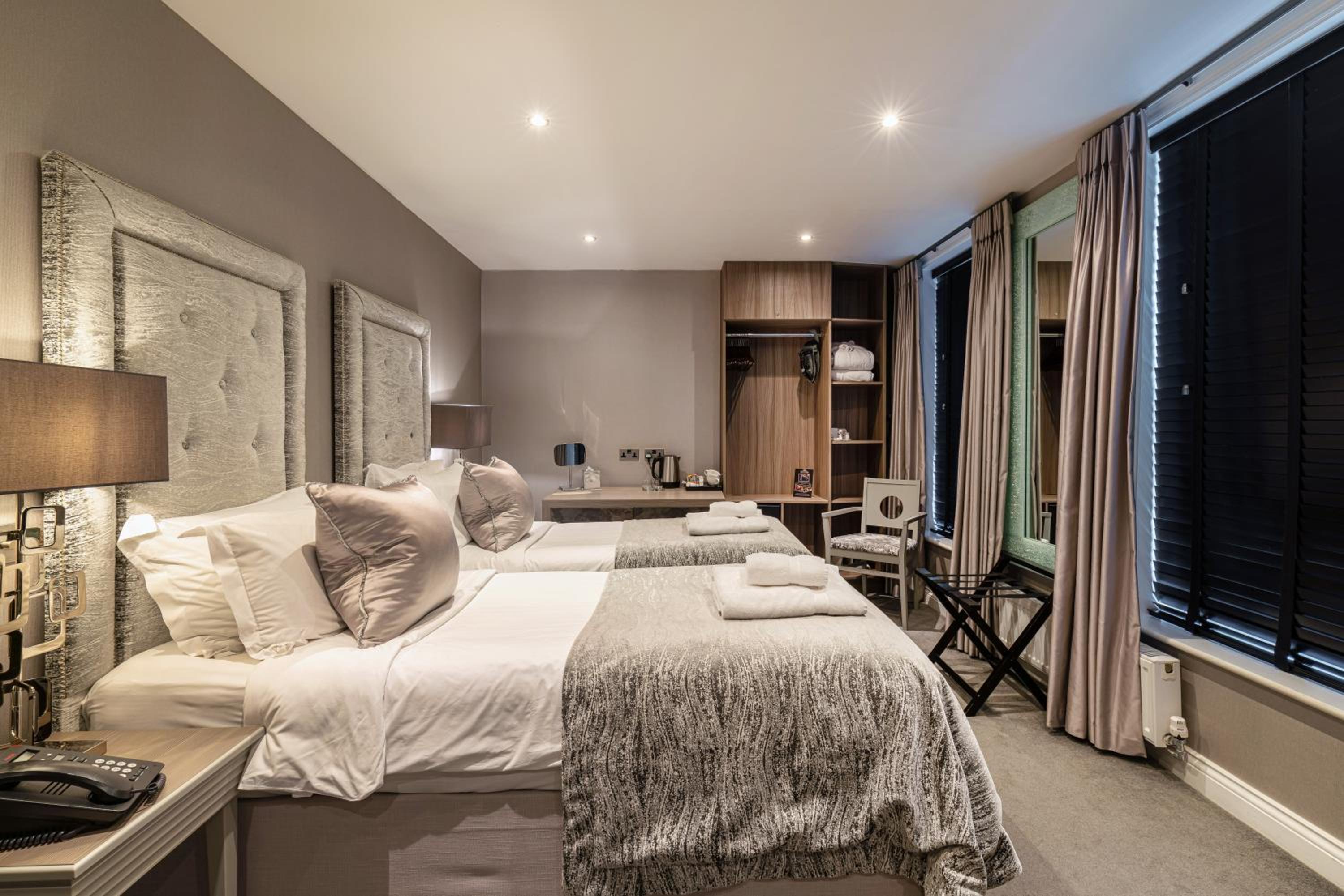 Superior King Room - Photo 12