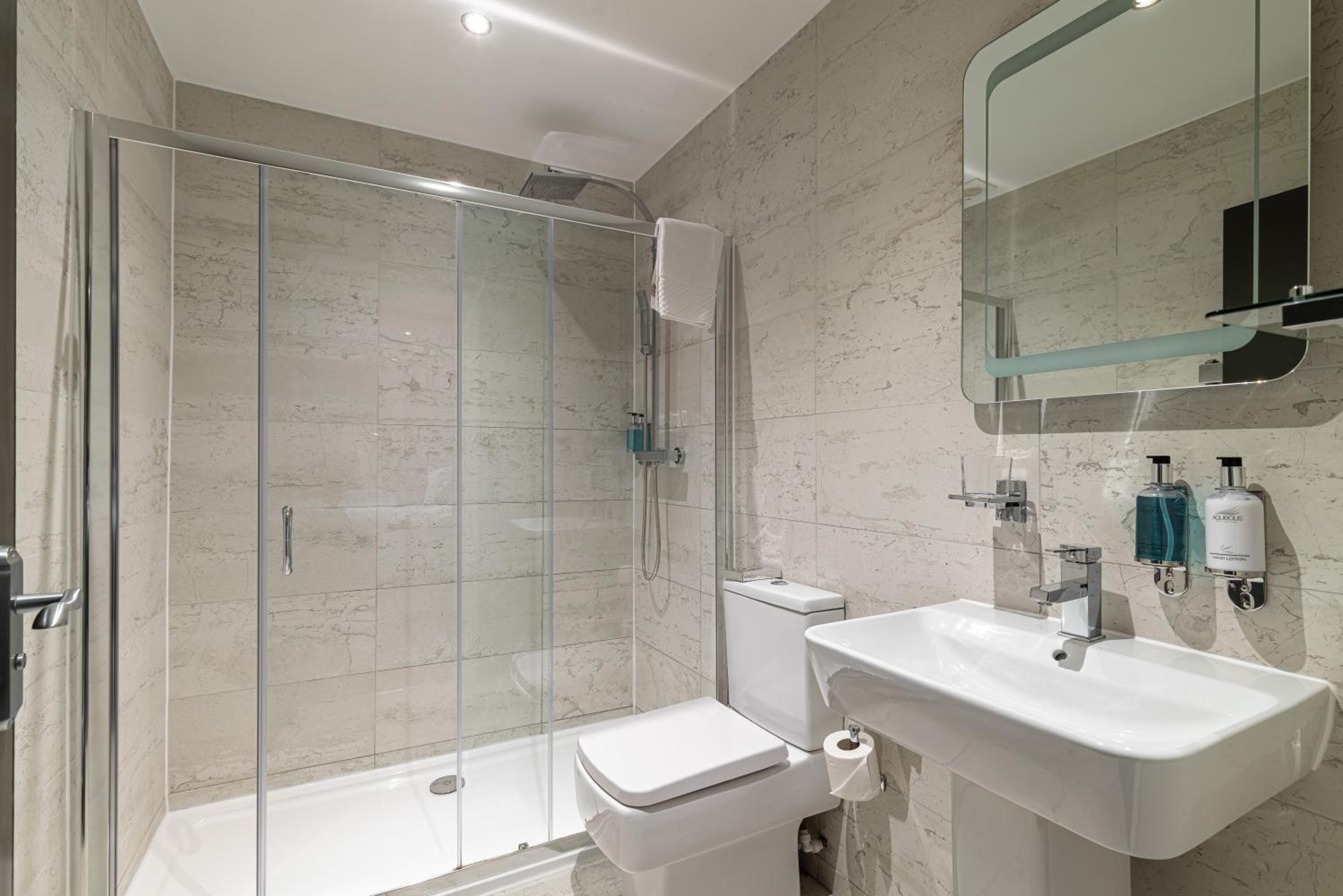 Standard Double Room - Photo 8
