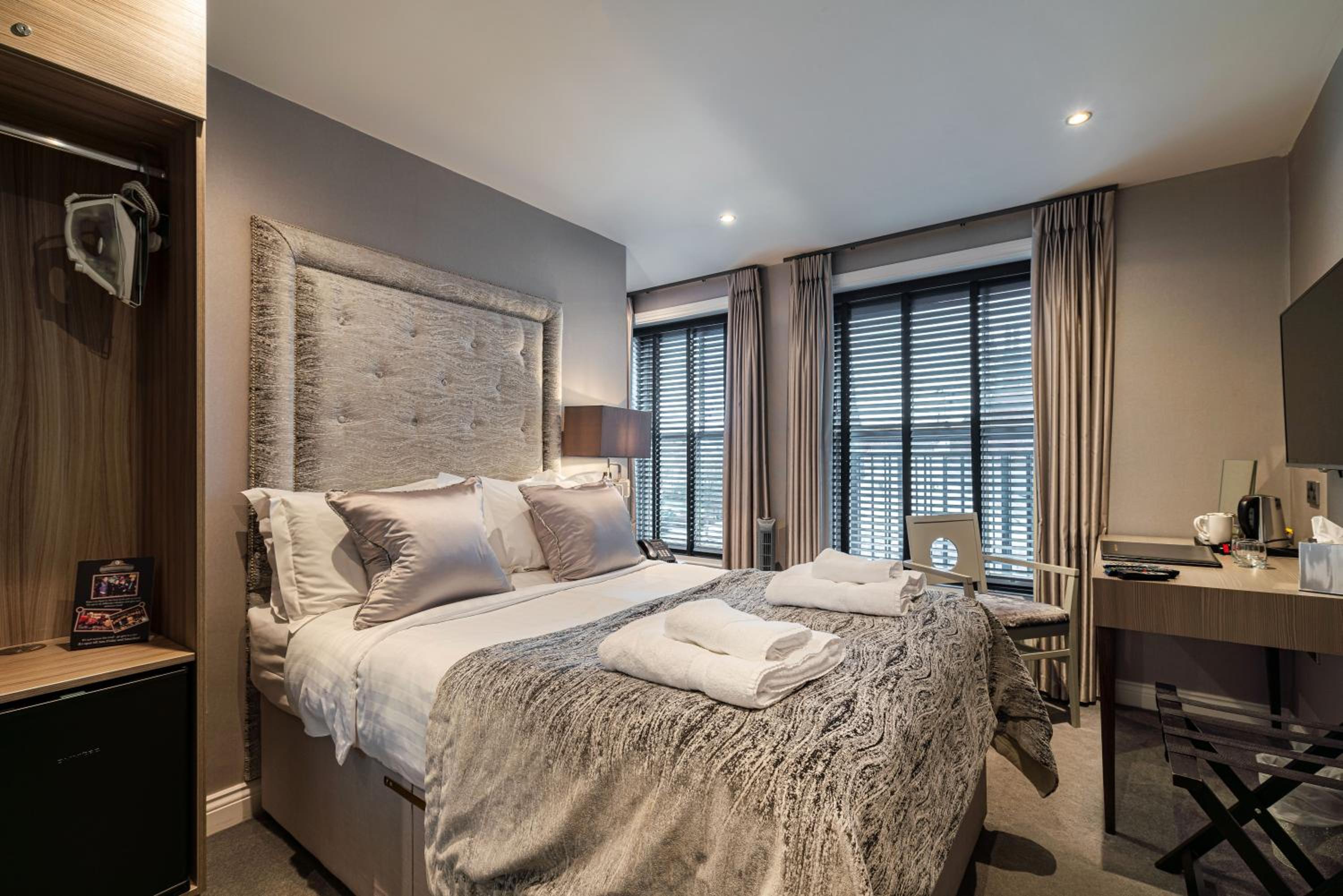 Standard Double Room - Photo 10