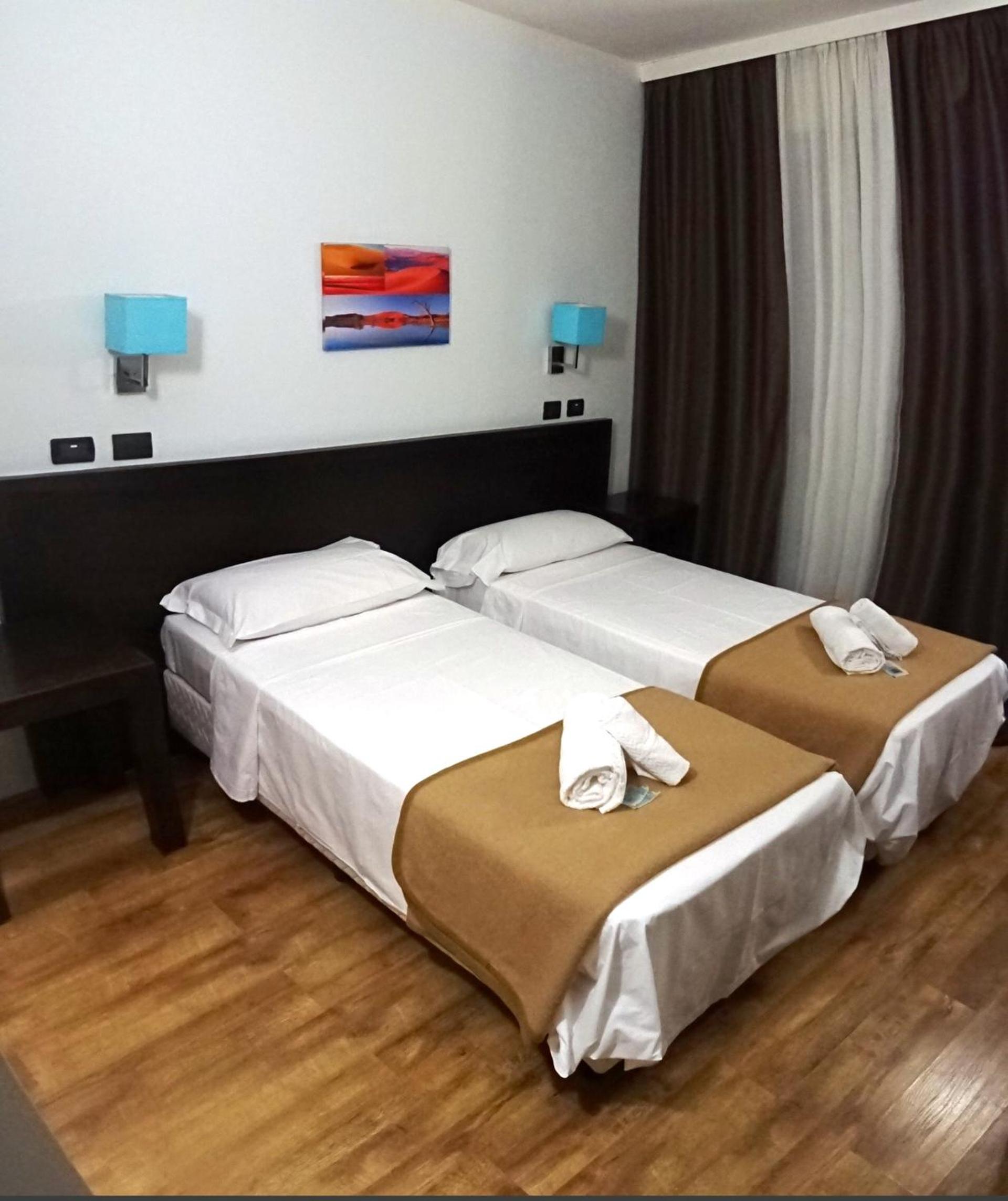 Twin Room - Photo 1