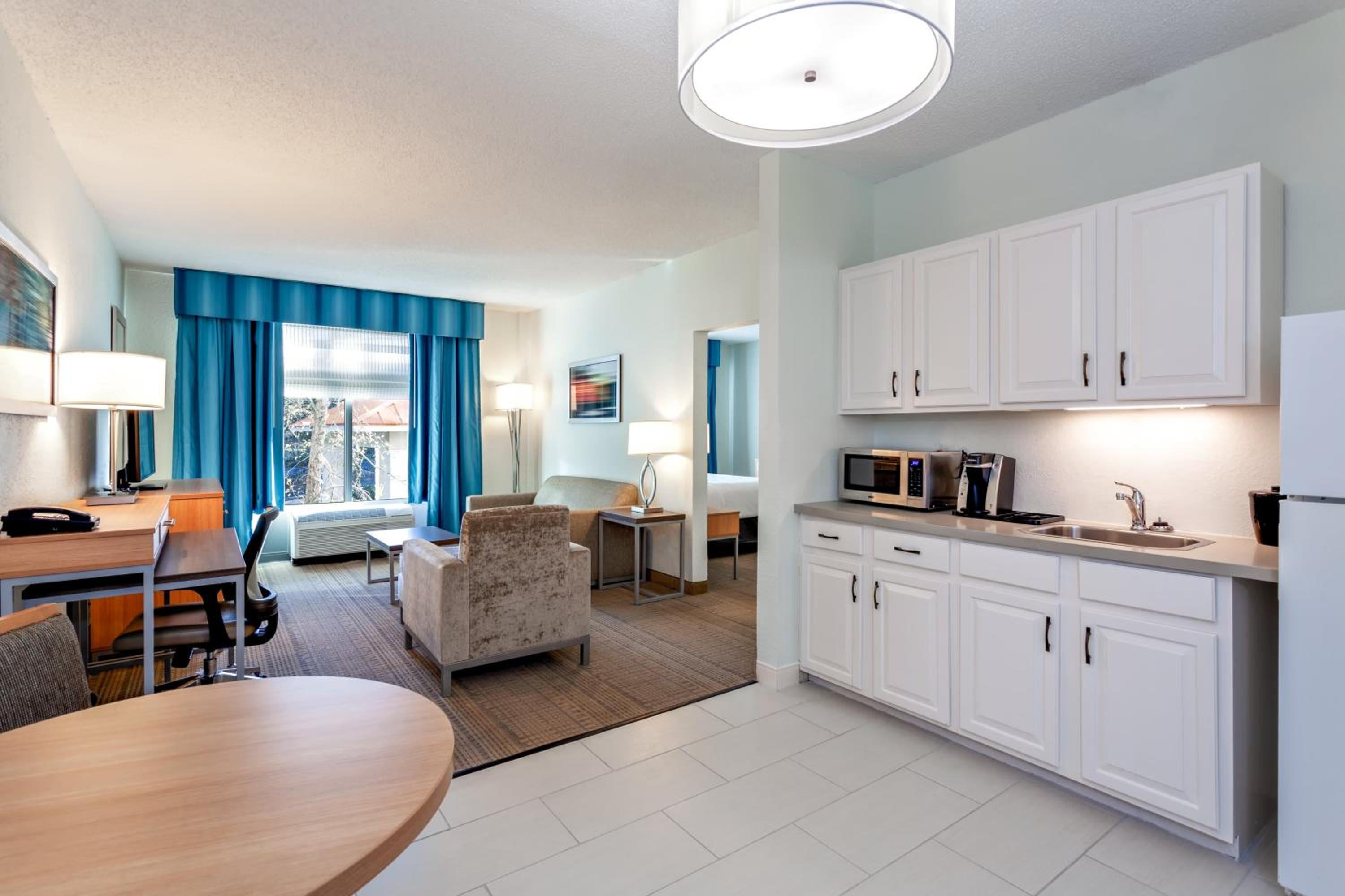 One-Bedroom Suite with Sofa Bed - Photo 2