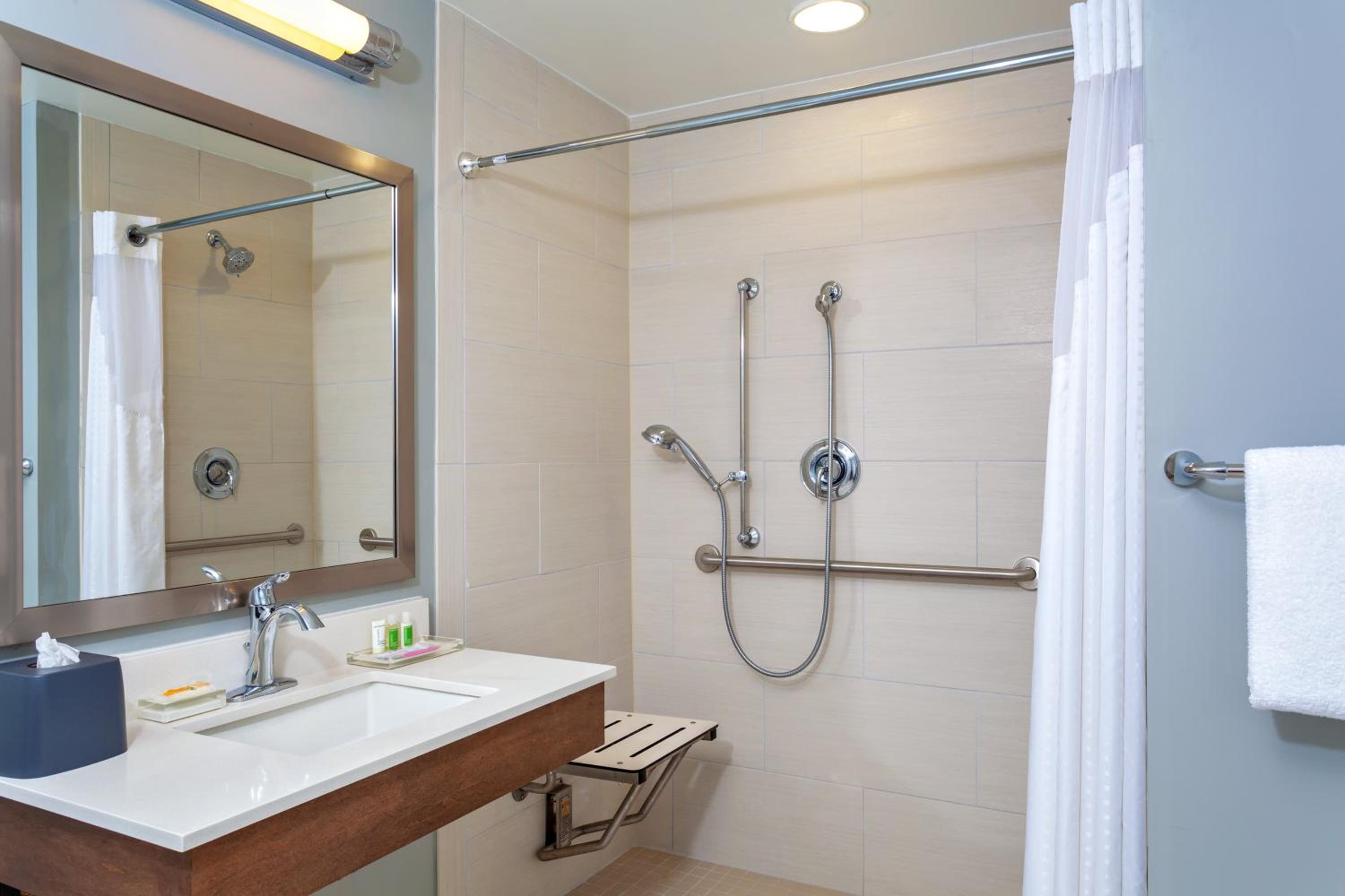 King Room - Mobility Access/Hearing Accessible - Photo 11