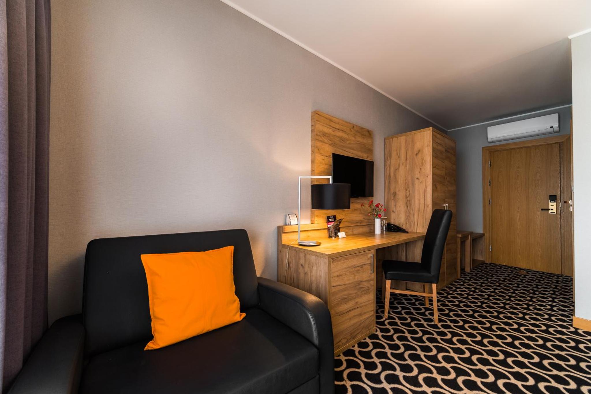 Double or Twin Room - Photo 15