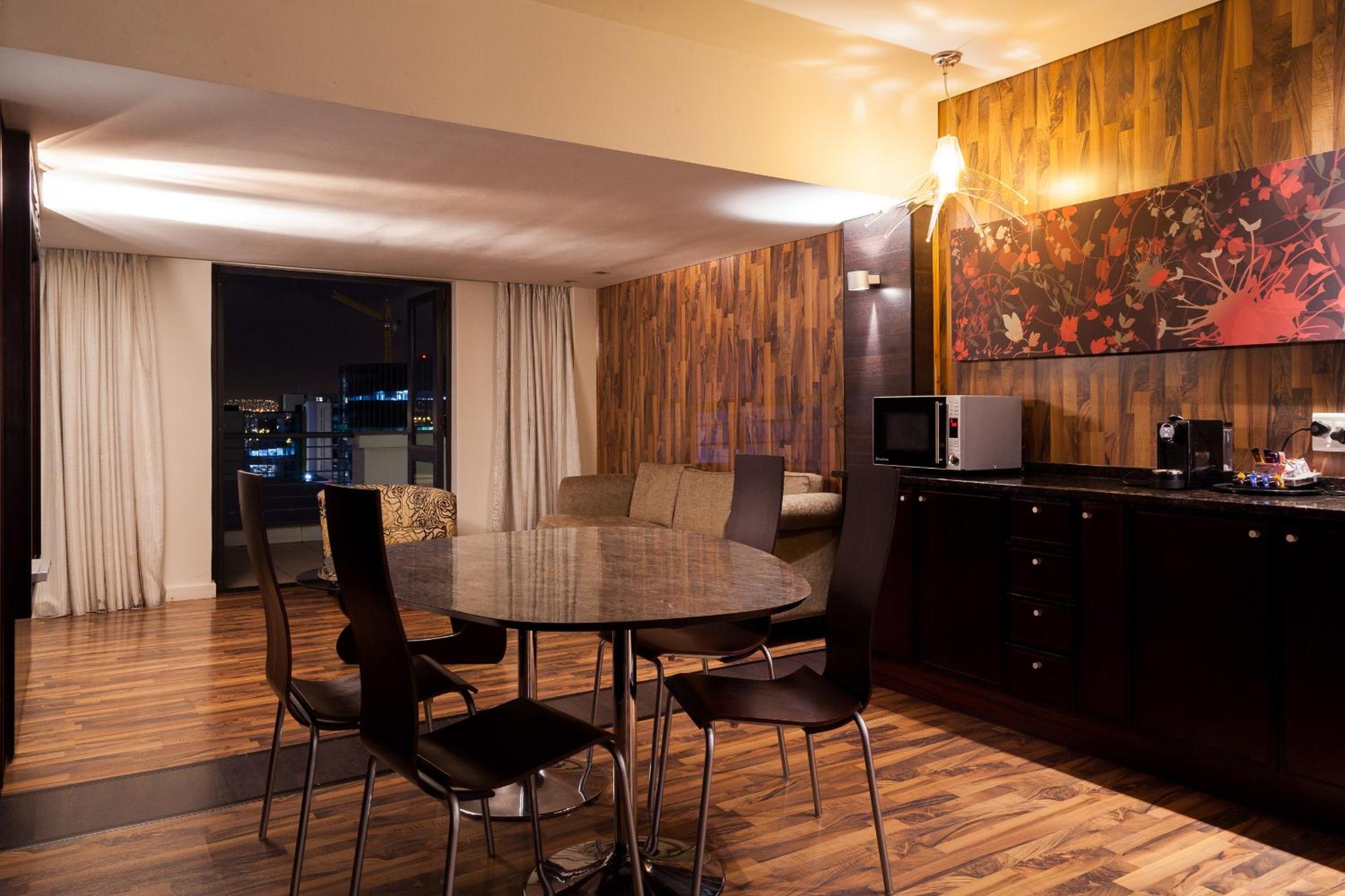 Two-Bedroom Suite - Photo 4