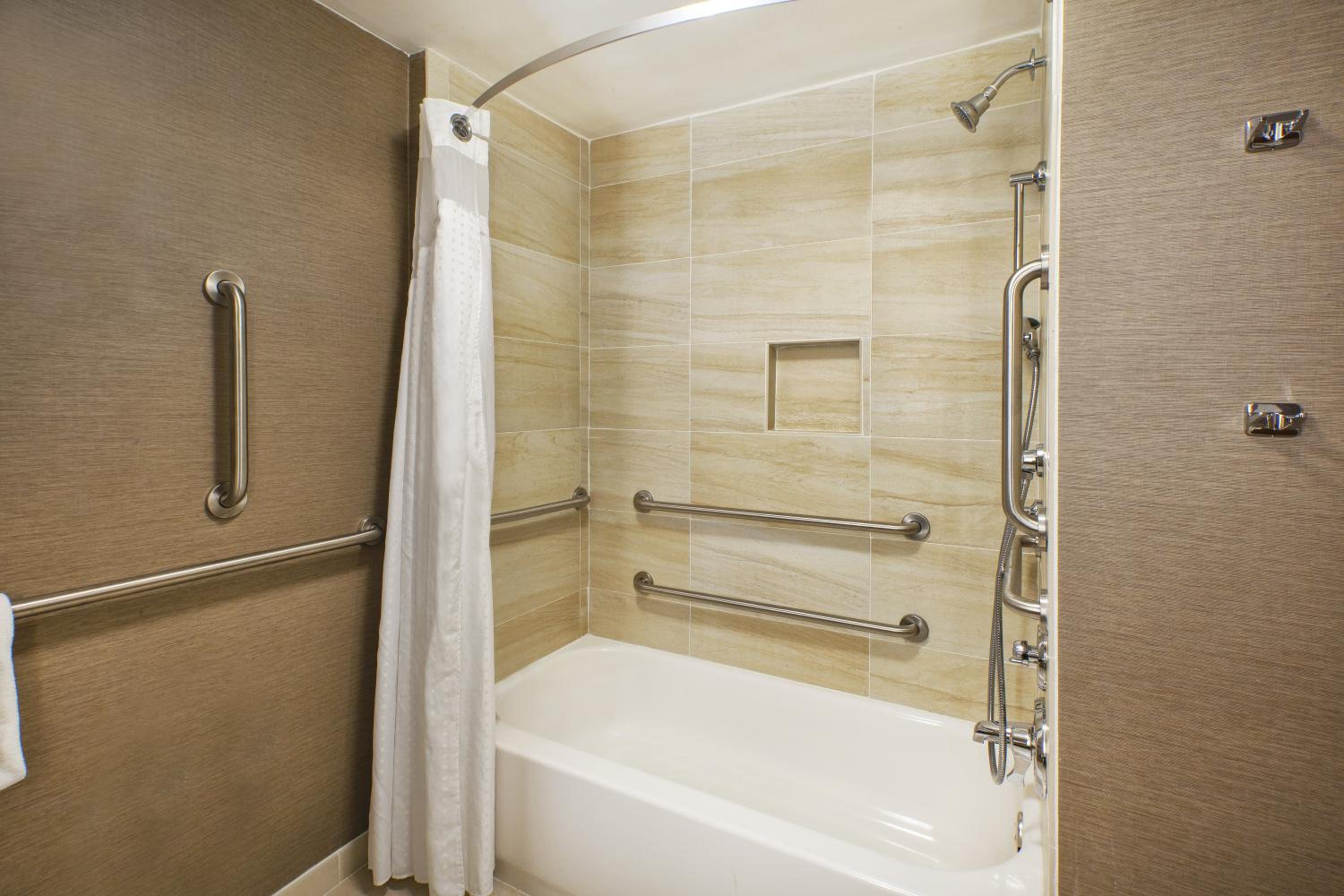 Queen Room with Two Queen Beds - Hearing and Disability Access/Non-Smoking - Photo 5