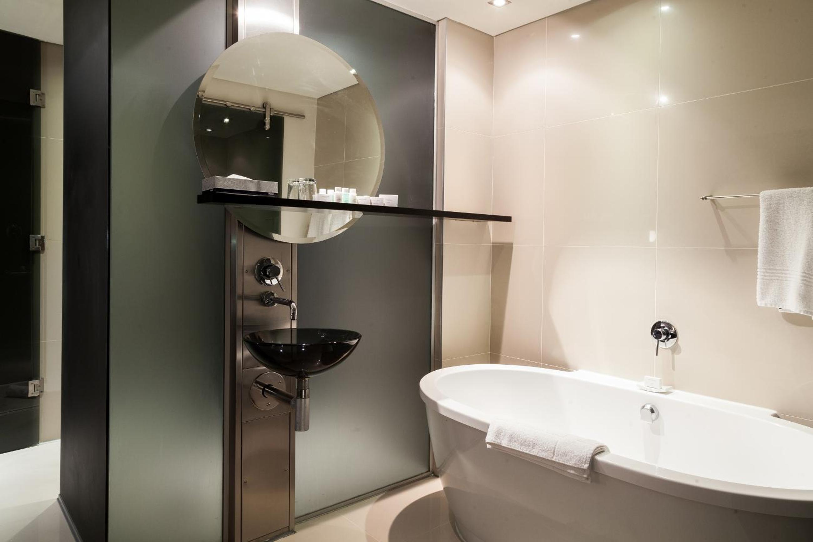 Two-Bedroom Penthouse Apartment - Photo 3