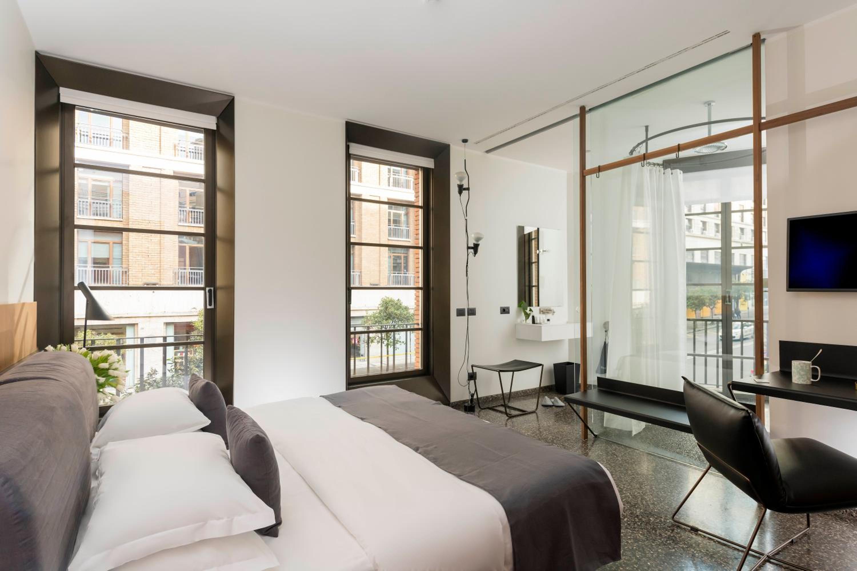Deluxe Double or Twin Room with City View photo 3