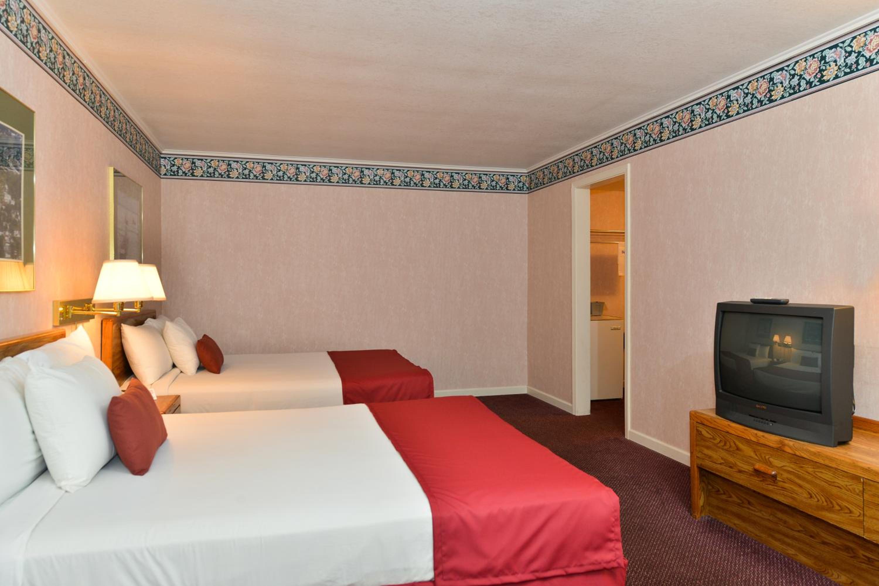 Queen Room - Non-Smoking - Photo 1