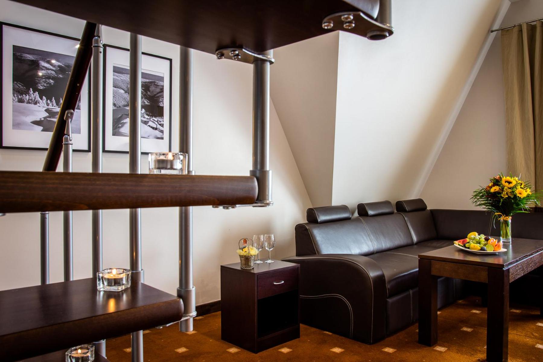 Studio - Split Level - Photo 2