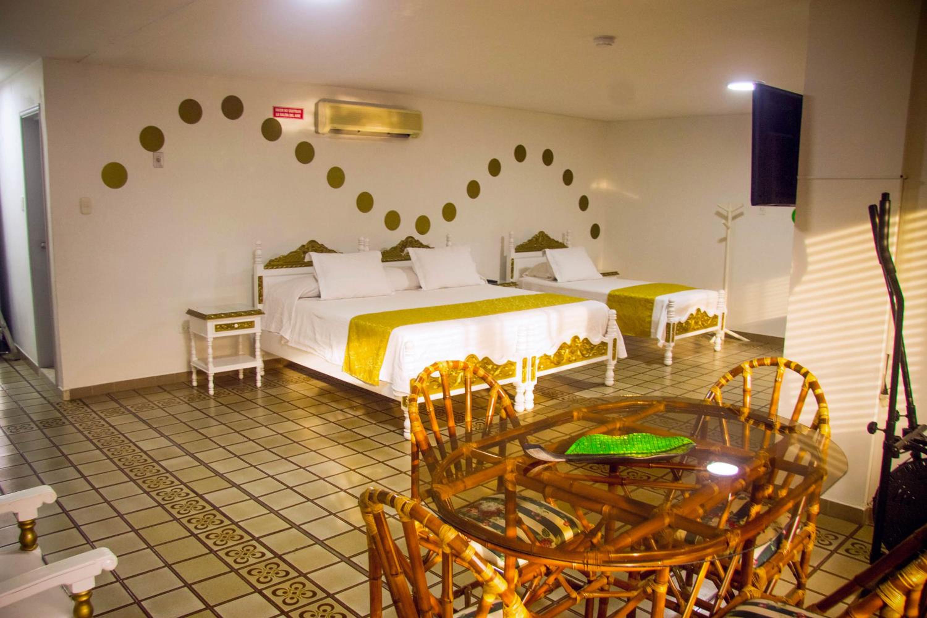 Deluxe King Suite