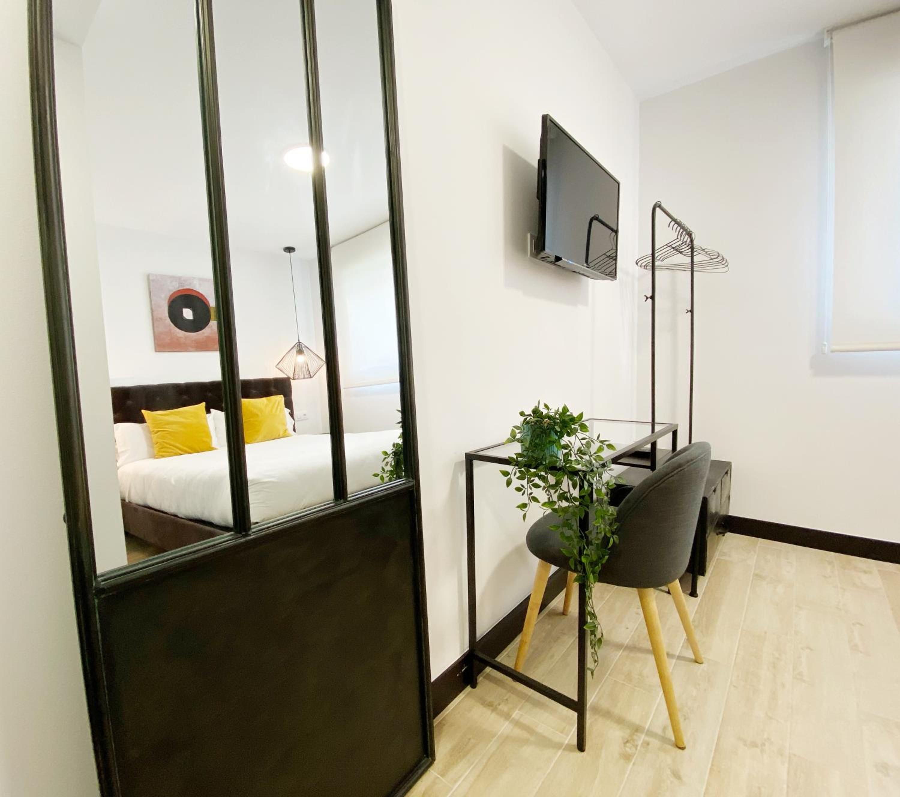 Standard Double Room - Photo 4