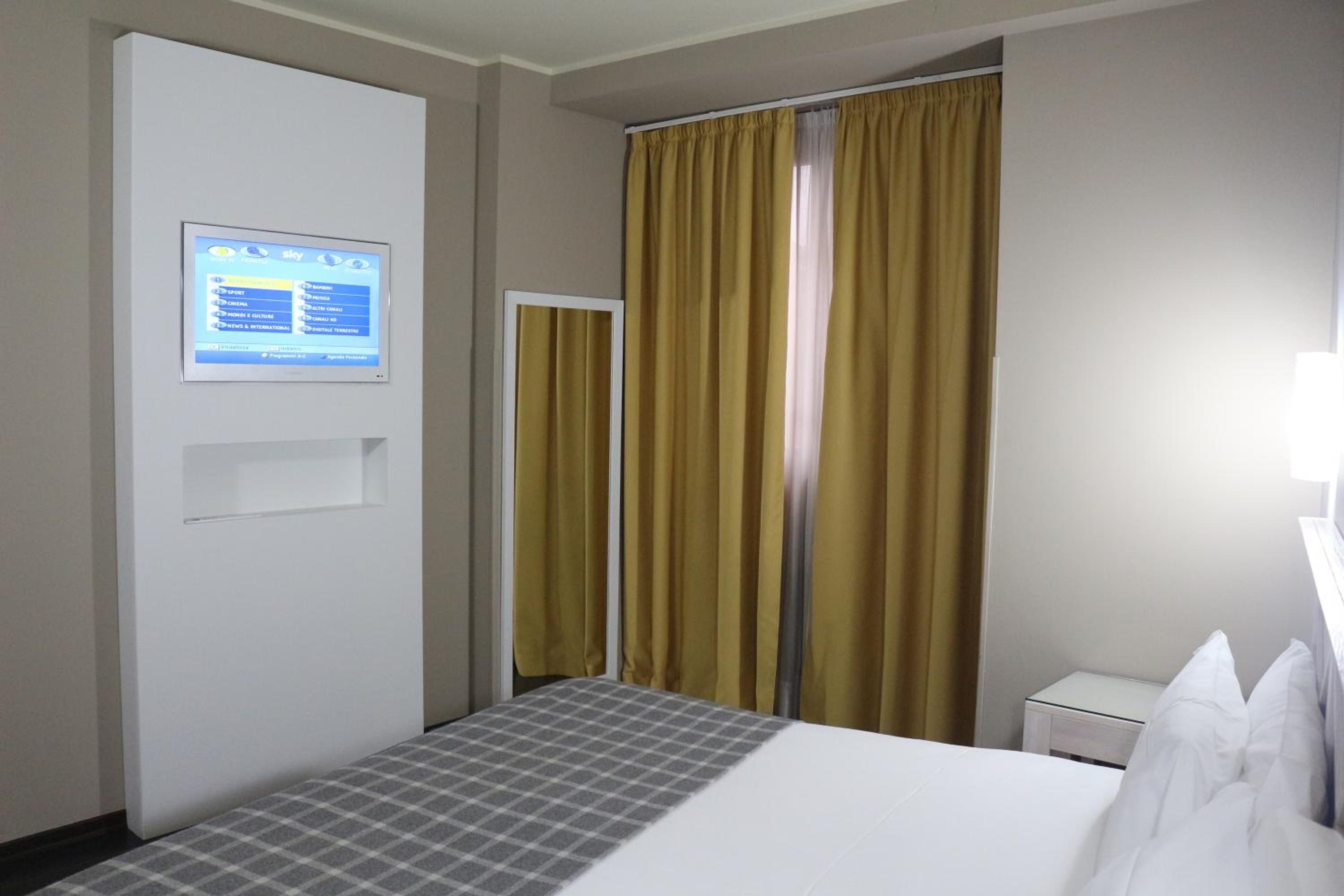 Double or Twin Room - Photo 6