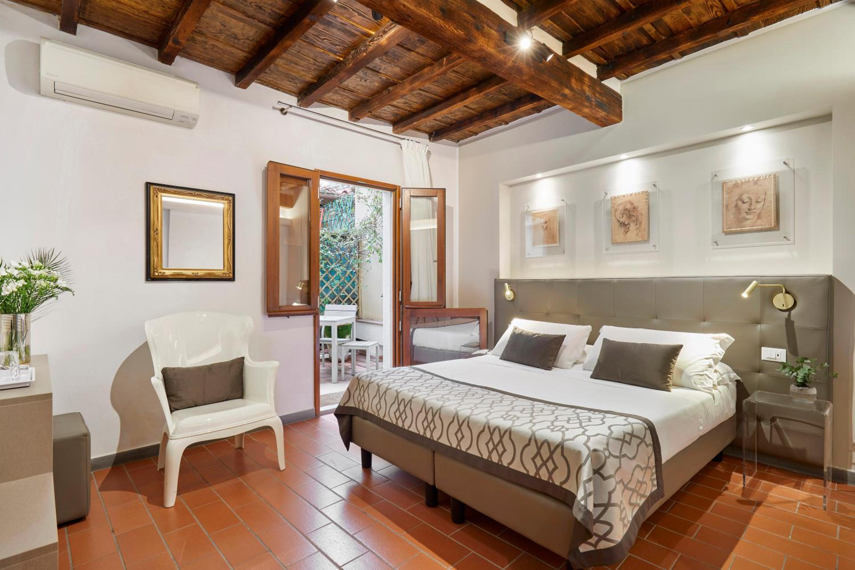 Double Room with Patio photo 1