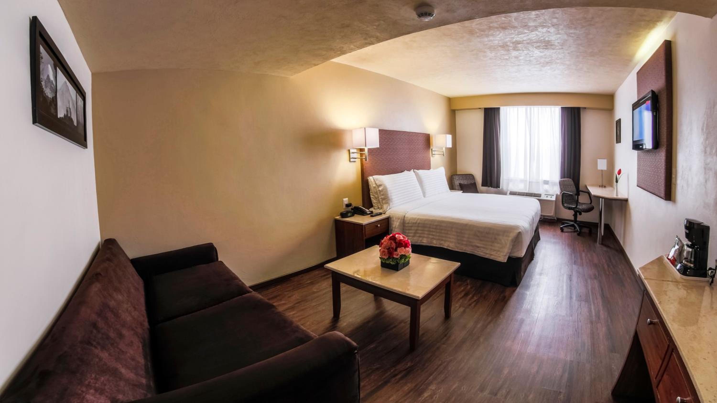 Premium King Room - Photo 2