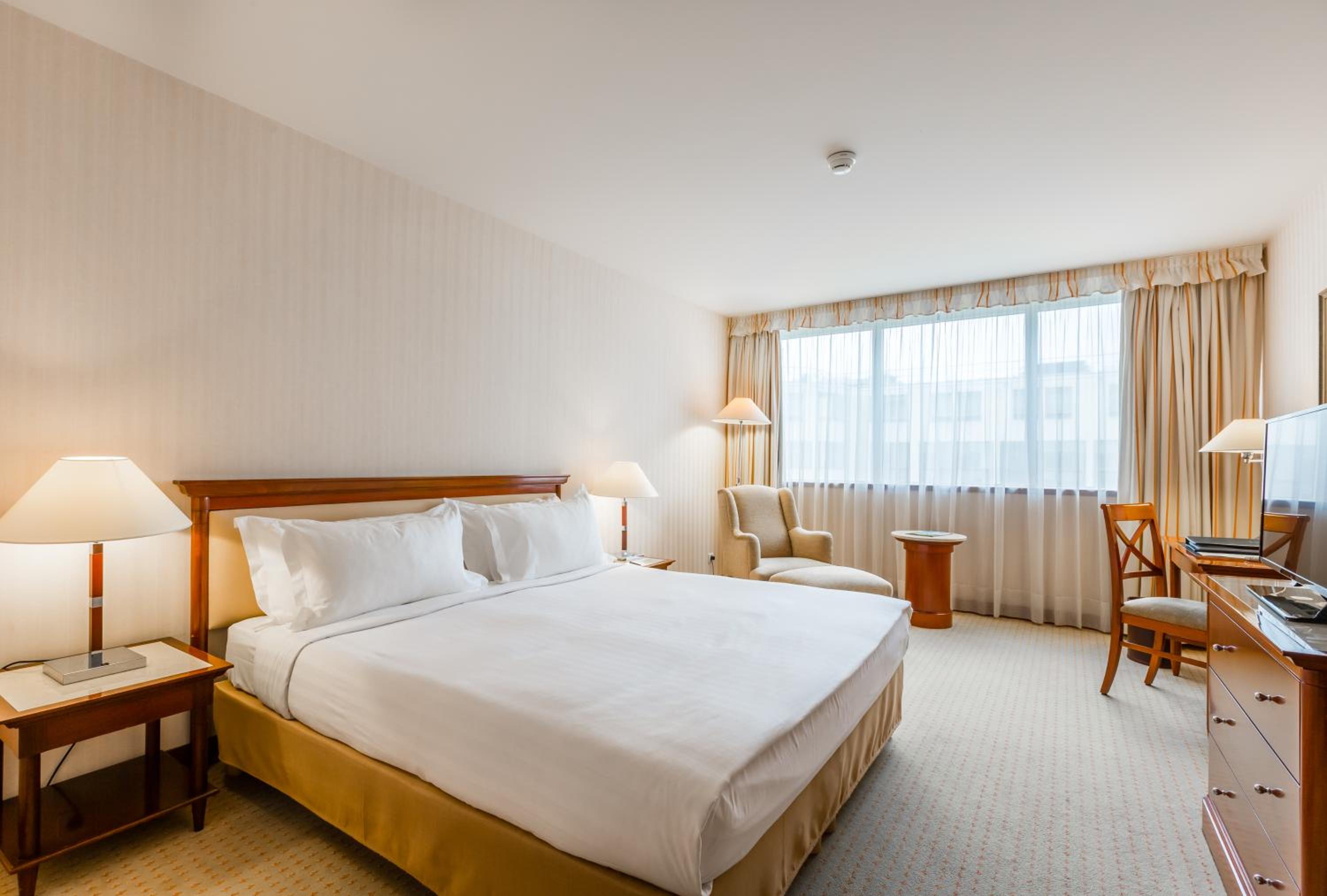 2 Double Rooms Next To Each Other