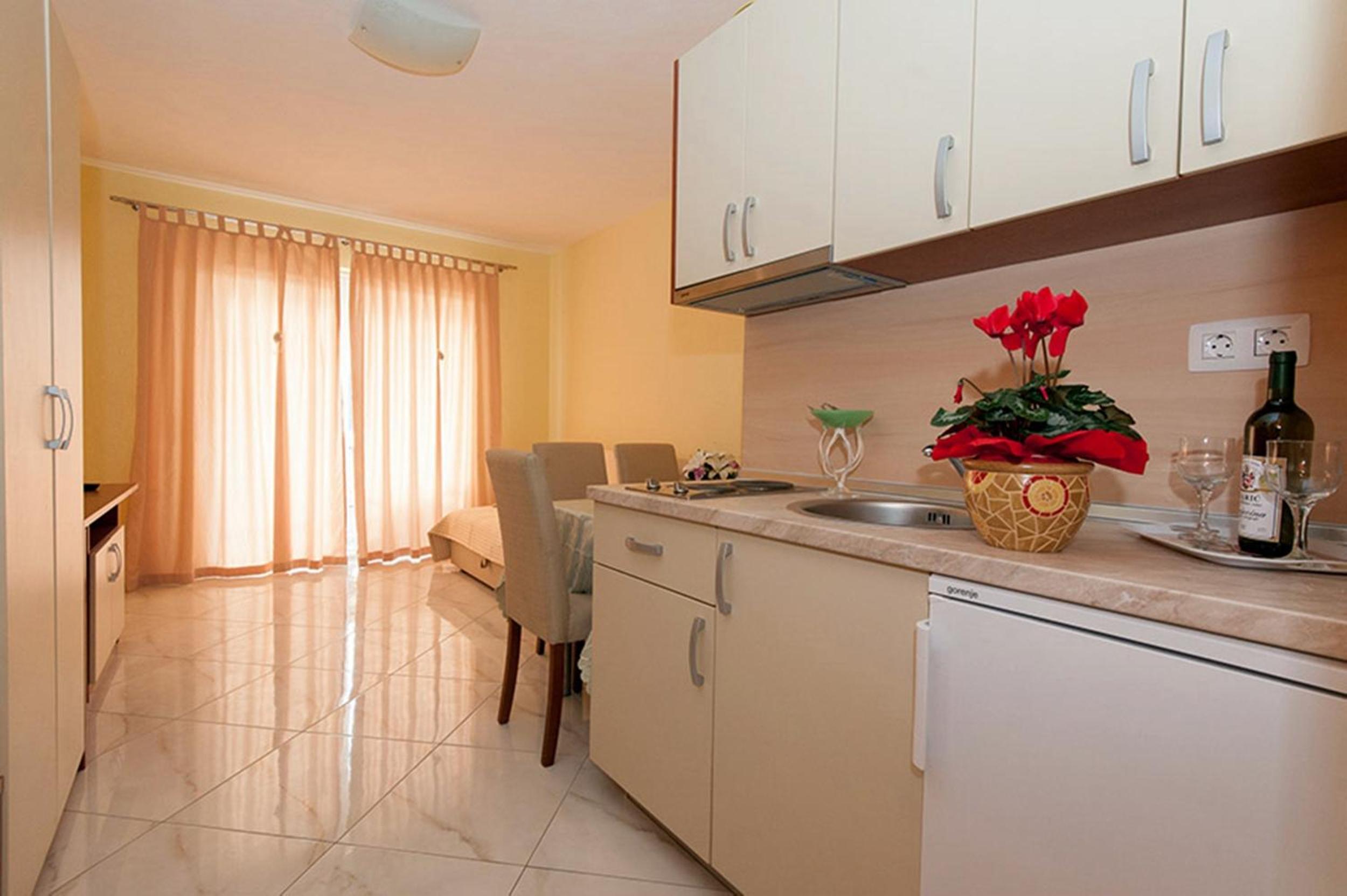 Two Bedroom Apartment with Balcony and Sea View photo 3