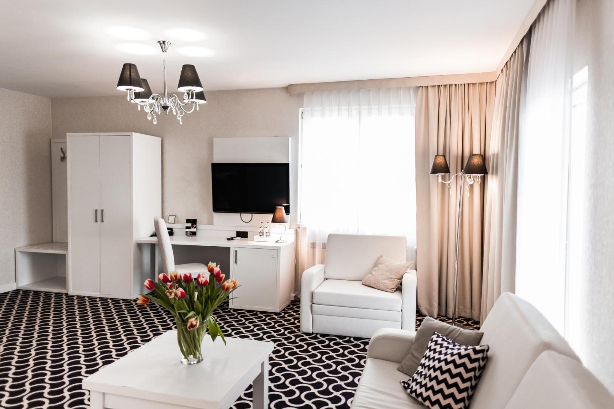 Junior Suite with Garden View - Photo 2