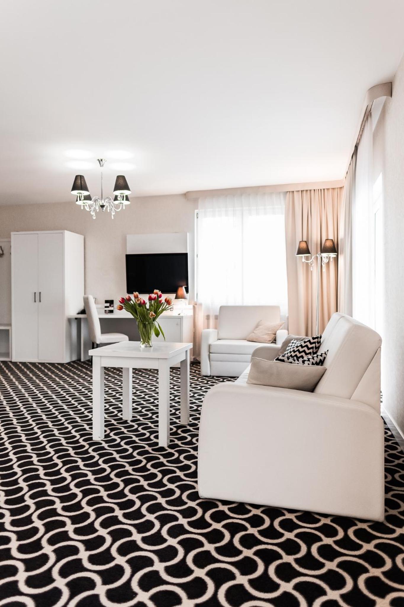 Junior Suite with Garden View - Photo 9